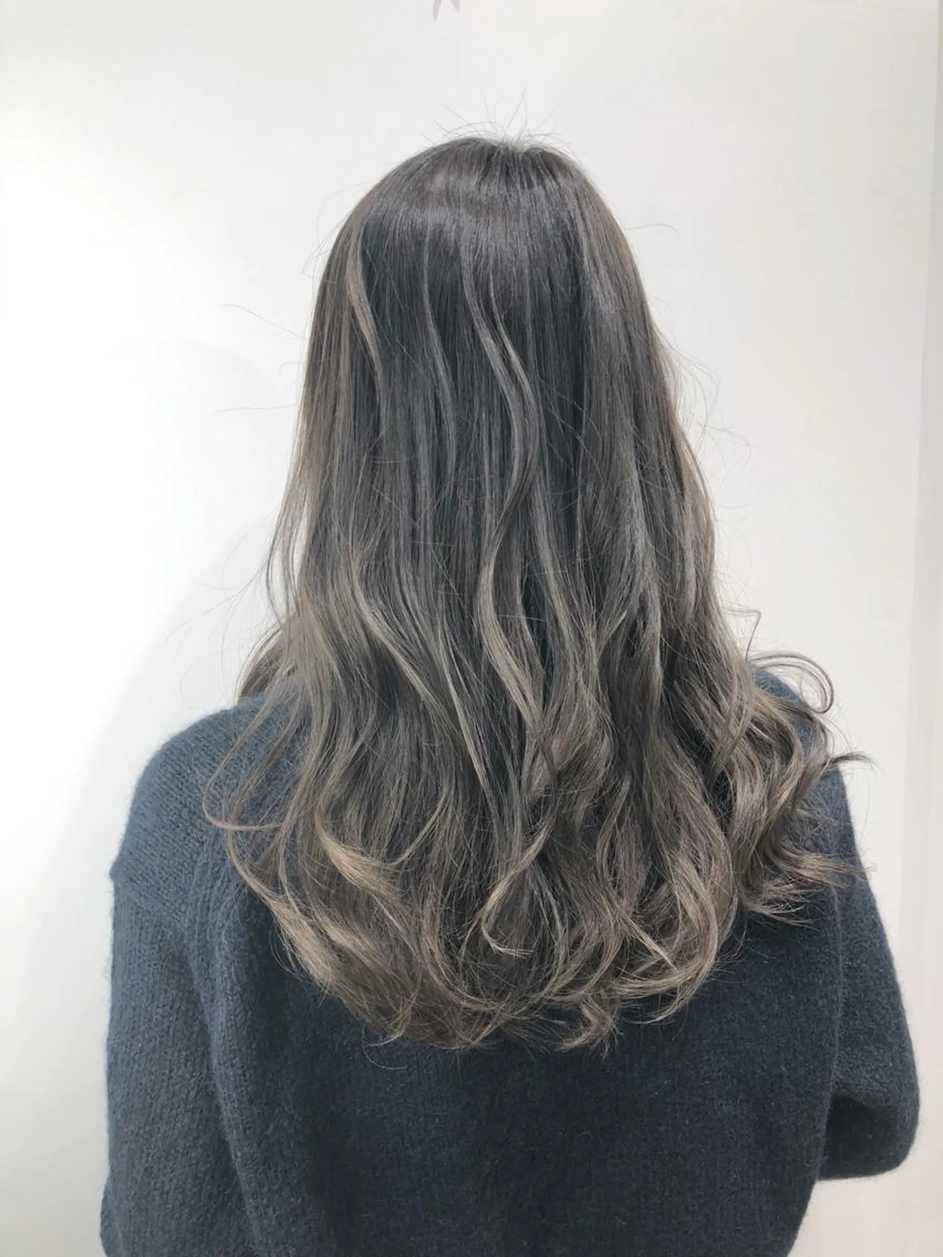 セミロング カラー 透明感カラー グレージュ ハイライトカラー ハイライト 🌙HIZUKI🌙 ハイトーン 艶髪のヘアスタイル