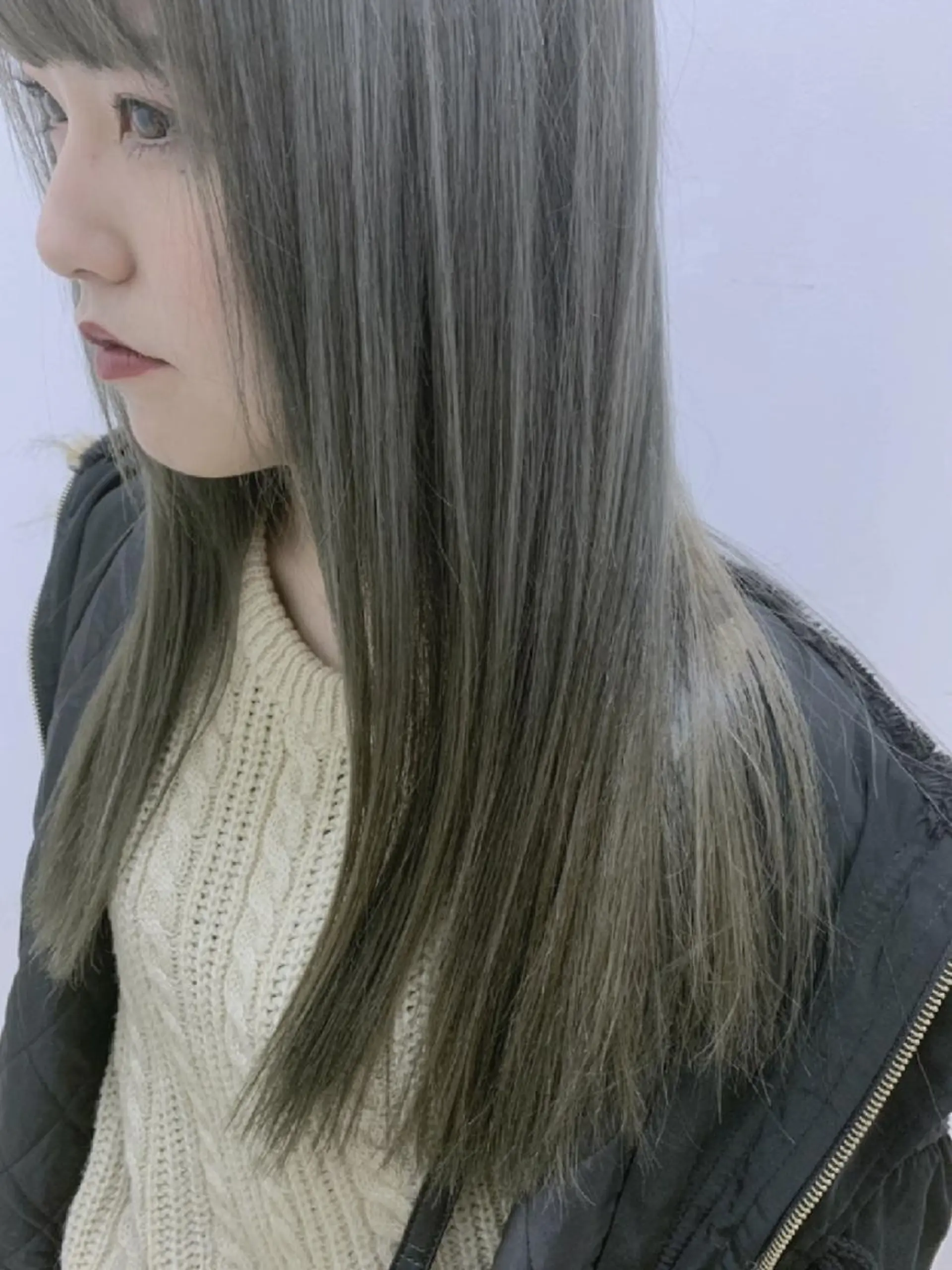 ロング カラー ヘアアレンジ アッシュ アッシュグレー アッシュグレージュ グレージュ 成瀬 弘光のヘアスタイル