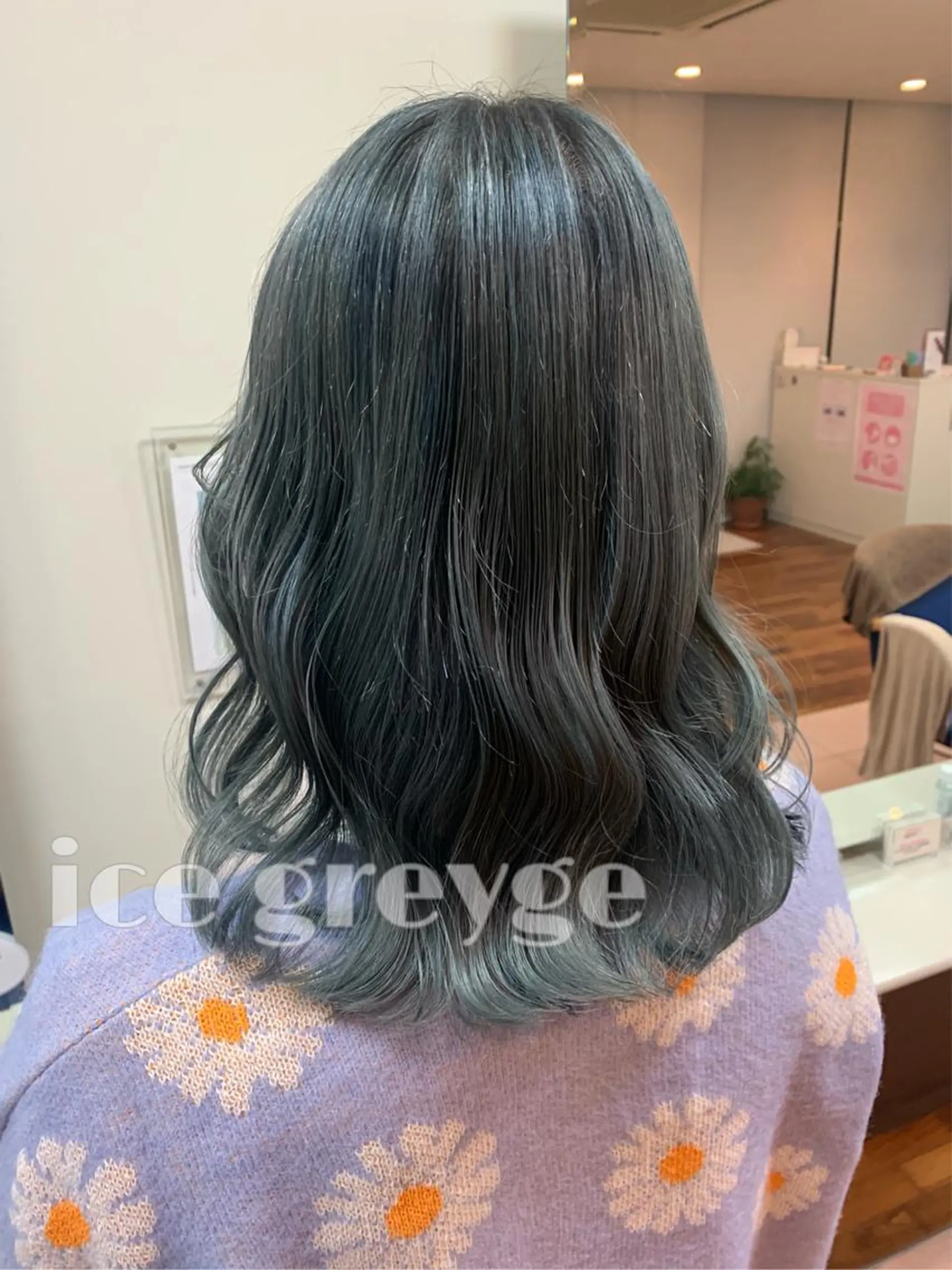 セミロング カラー ブルーカラー 小澤 志穂のヘアスタイル