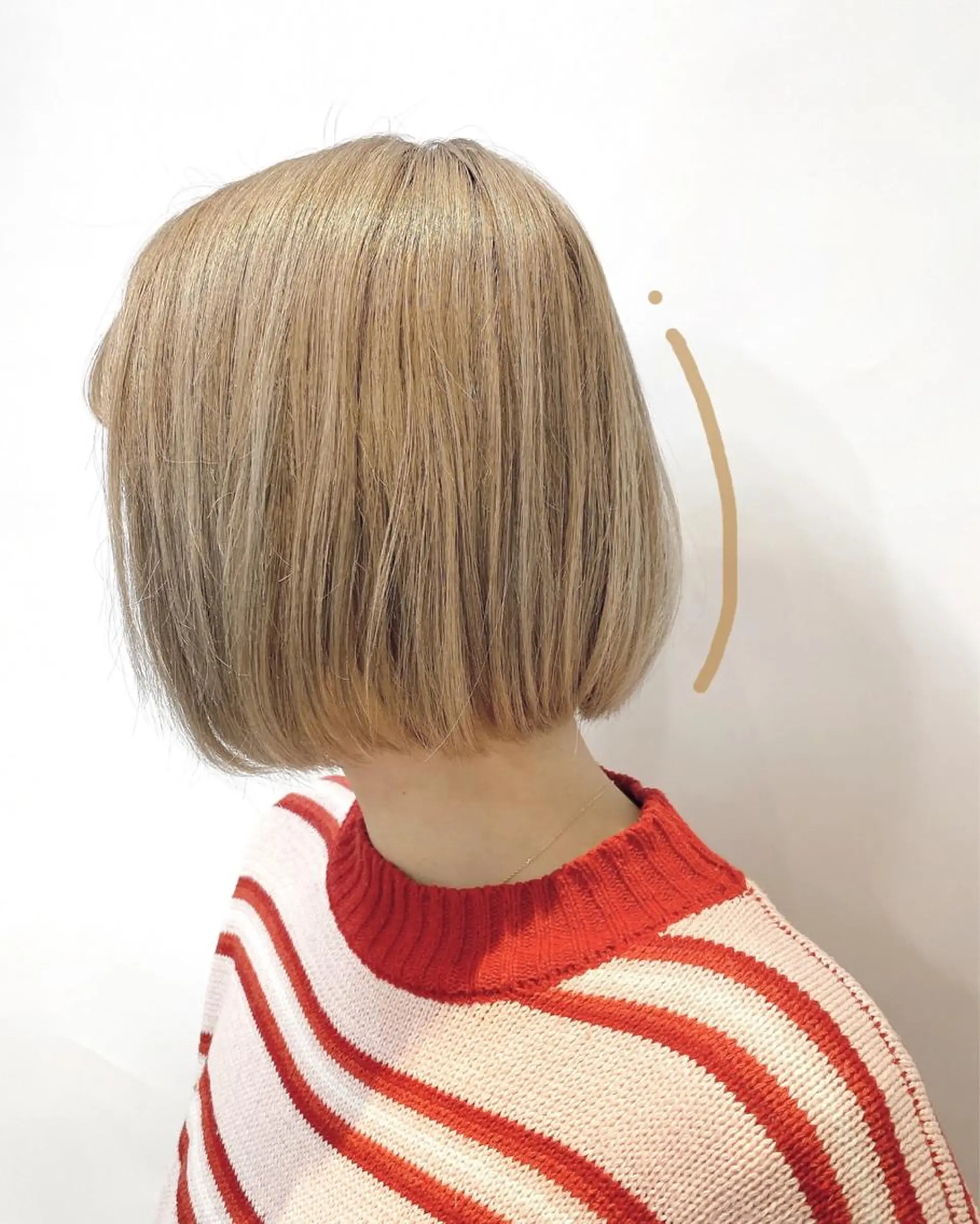 ショート カラー ヘアアレンジ ブリーチ ブロンド ボブ 高橋胡桃🪽 ディレクターのヘアスタイル