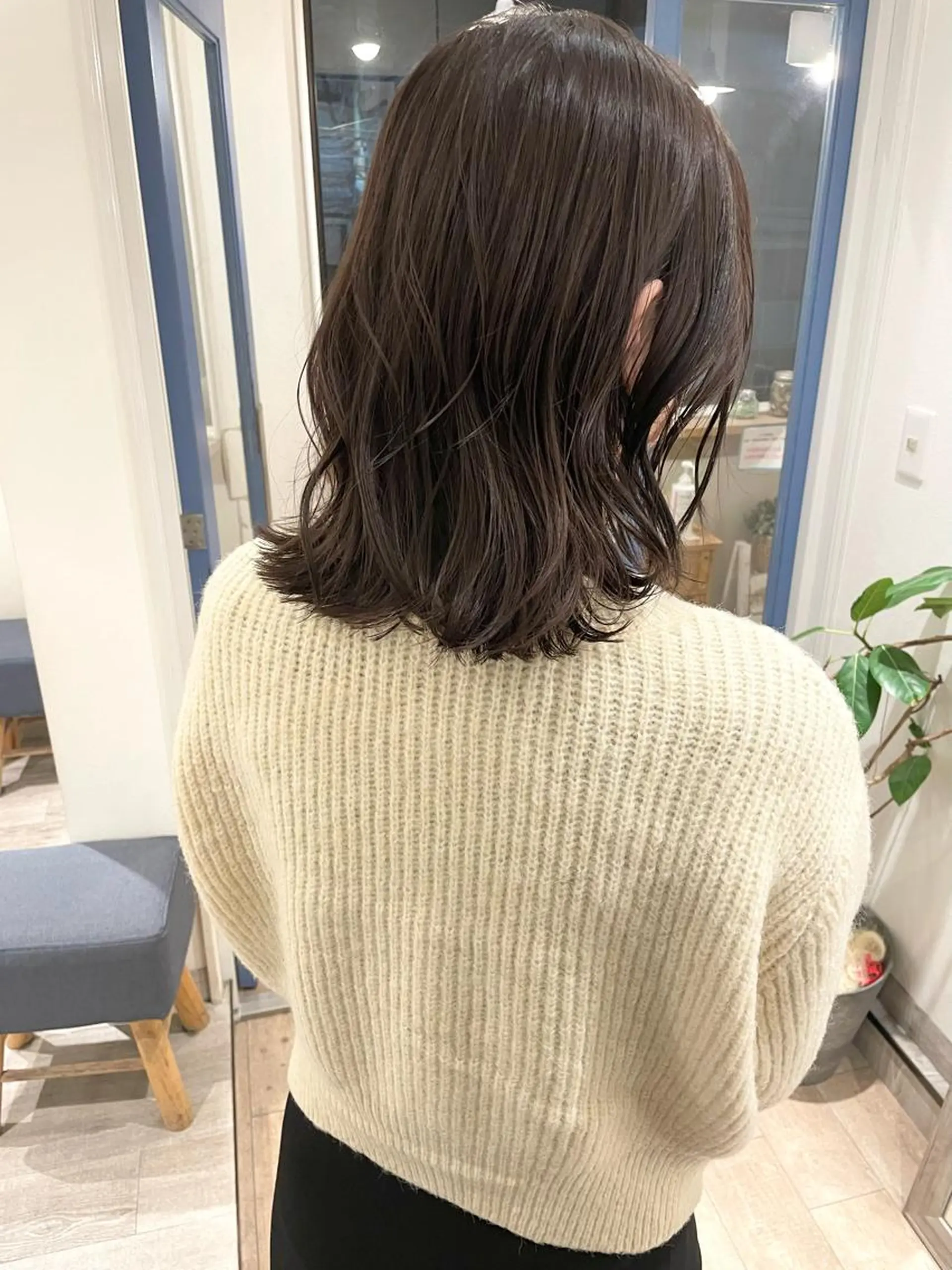 ミディアム カラー ボブレイヤー ベージュカラー ブリーチ 透明感カラー グレージュ 🩰オリーブ/ ベージュ松本咲花🩰のヘアスタイル