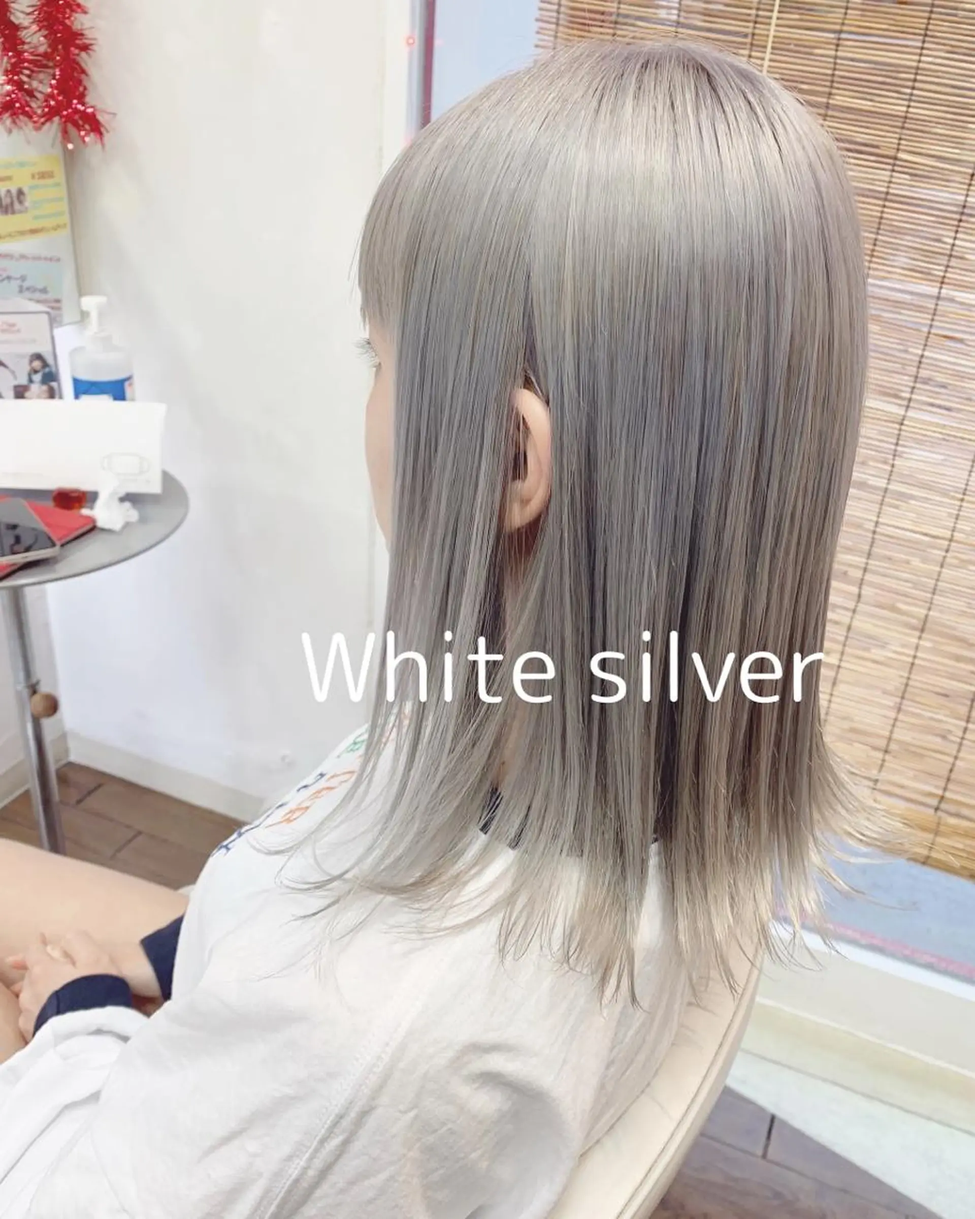 ミディアム カラー ブリーチ ダブルカラー シルバー ホワイトシルバー ヘアカラー GLAD 萩原のヘアスタイル