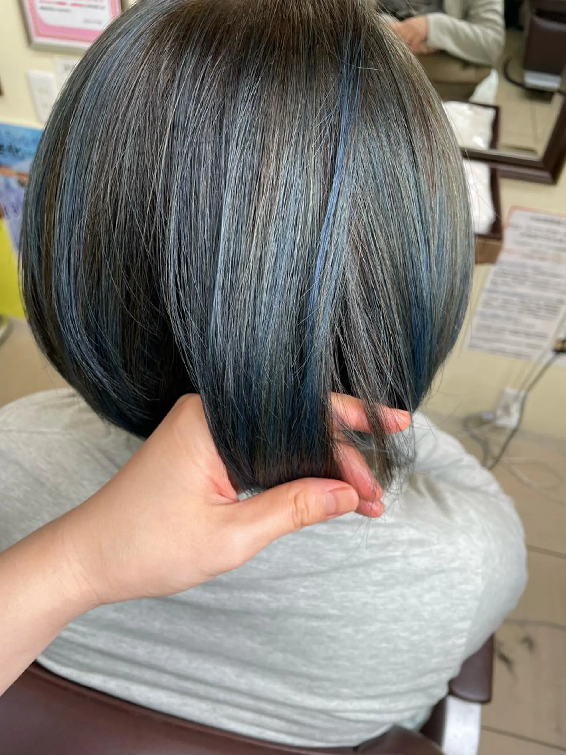 ショート カラー ブリーチ ブルーカラー ケアブリーチ ハイライトカラー ハイトーンカラー 髪質改善サロン✨ 三浦　葵のヘアスタイル