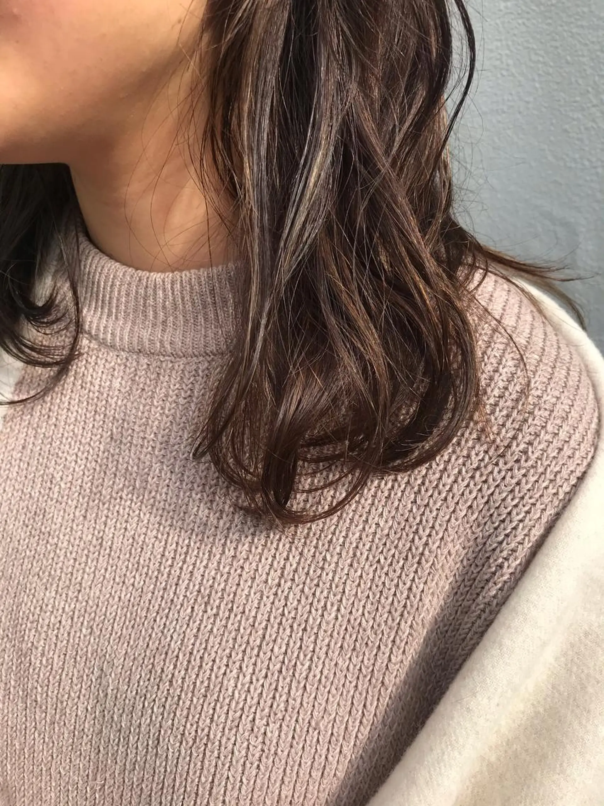 セミロング ハイライト カット ヘアカラー トリートメント さの あやねのヘアスタイル