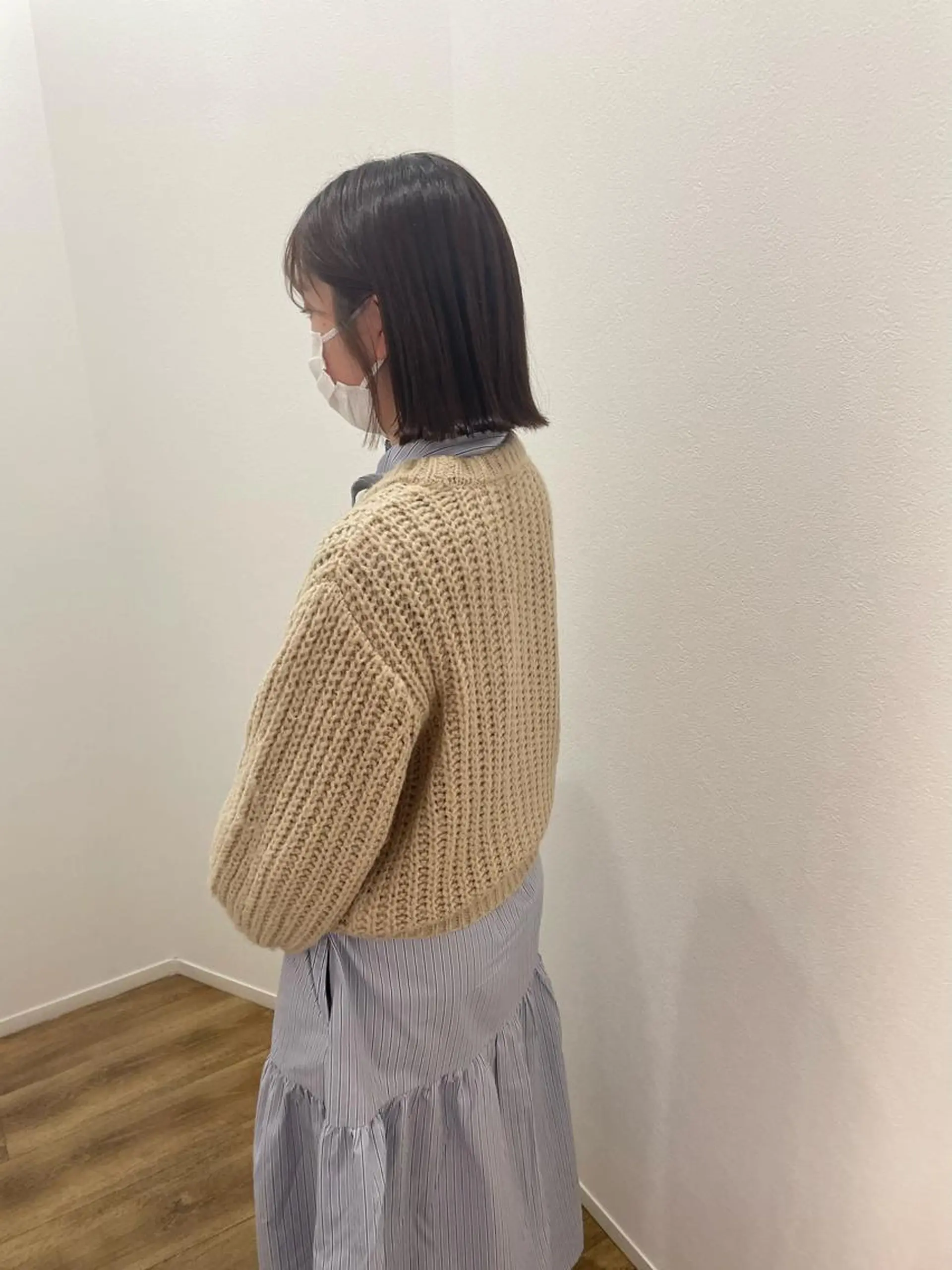 ミディアム カラー 切りっぱなしボブ アッシュ ベージュカラー ブリーチ ブリーチなしカラー カット ヘアカラー 山本 愛永のヘアスタイル