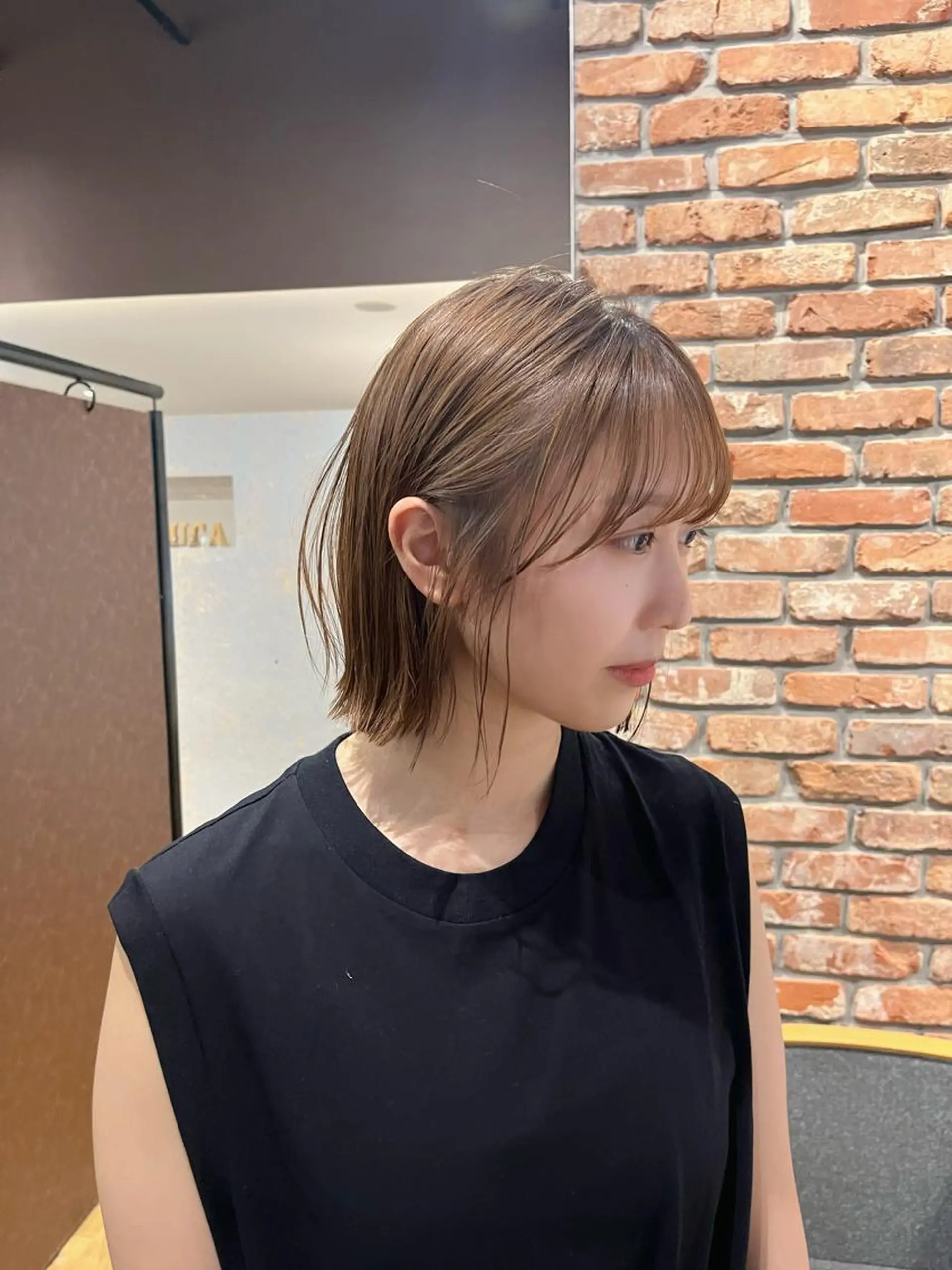 ショート 外ハネヘア ヘアカラー トリートメント marino/ カラー/顔周りカットのヘアスタイル