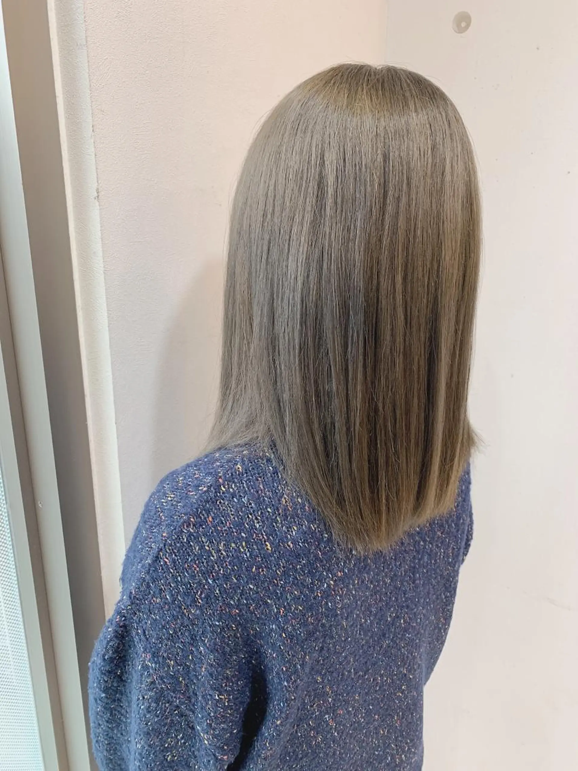 セミロング カラー 白髪ぼかしハイライト 柳川拓哉のヘアスタイル