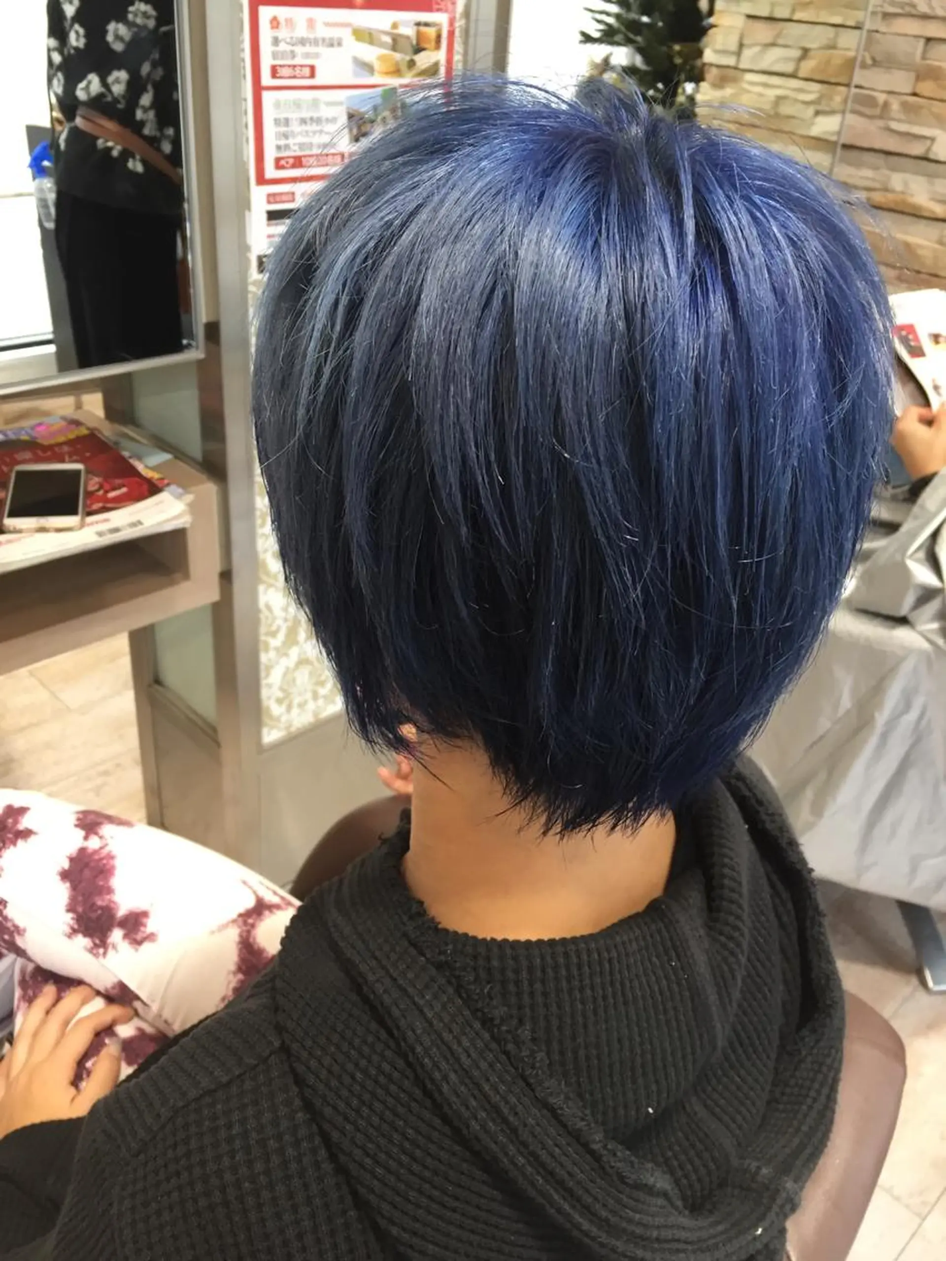 ショート カラー ブルーカラー cherir髪質改善 パーソナルカラー診断のヘアスタイル