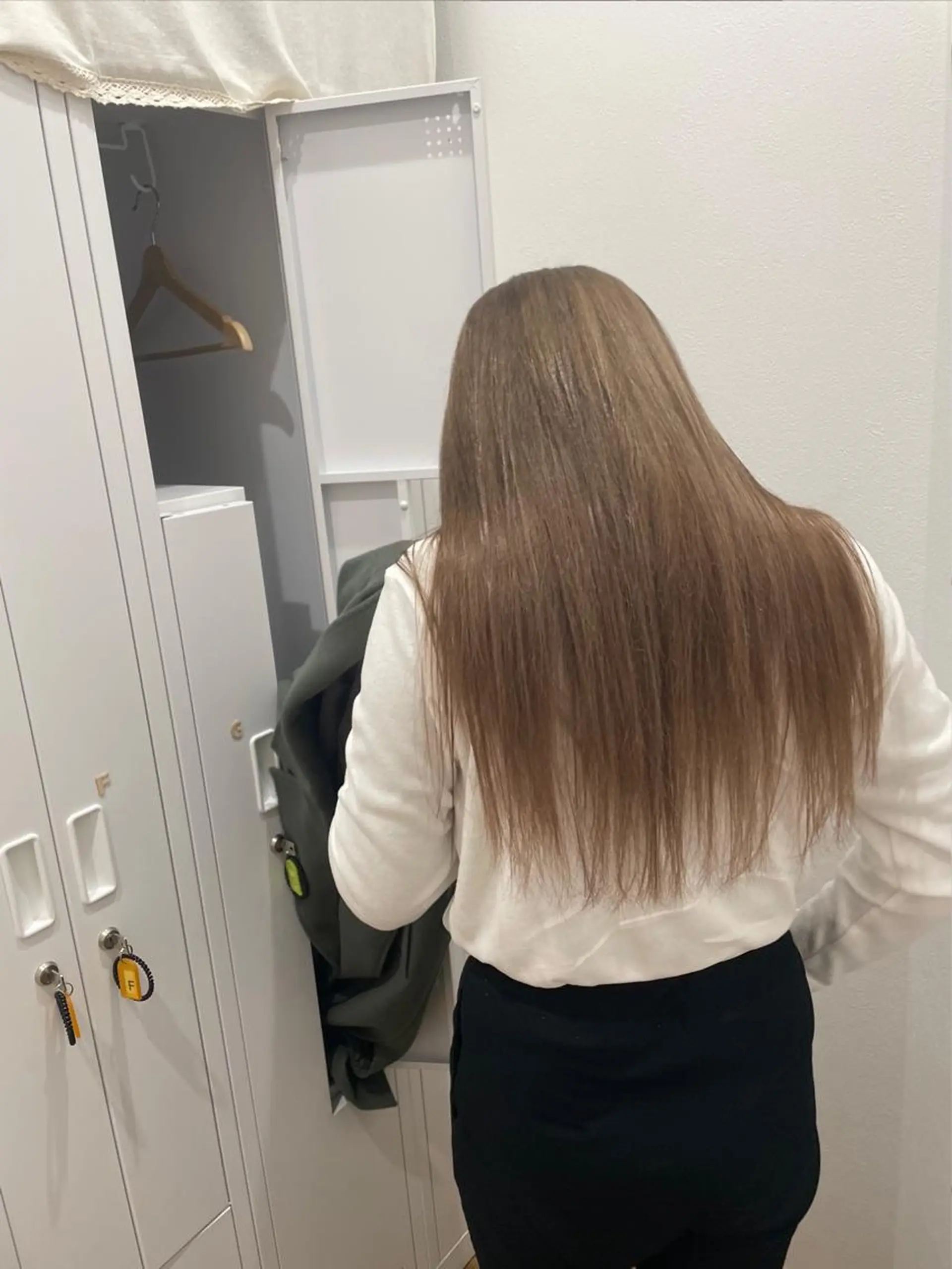 ロング カラー ベージュカラー ブリーチ ミルクティーベージュ ヘアカラー hair'sBEAU LiEn所属・山本 愛永のヘアスタイル