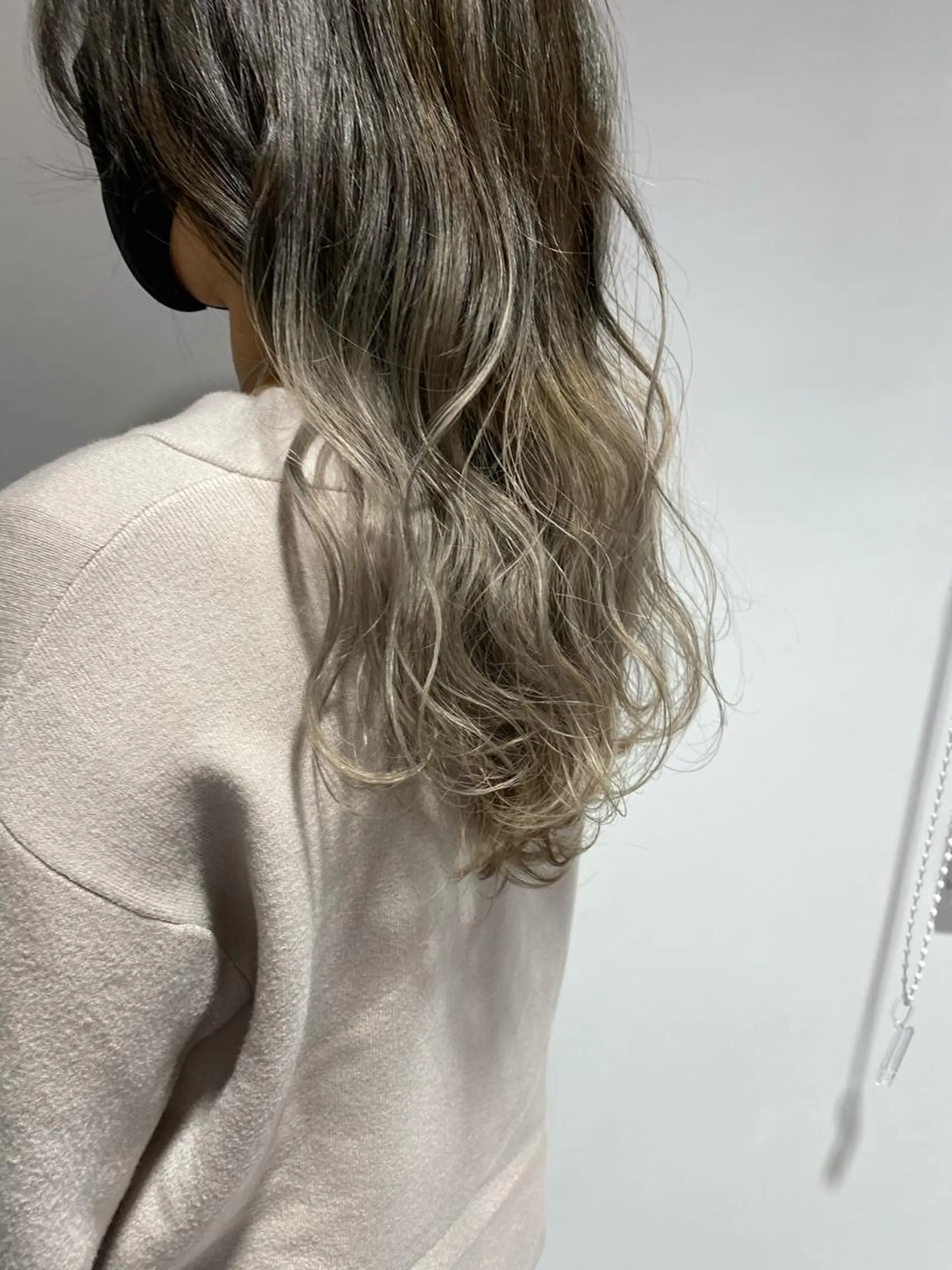 セミロング カラー グラデーションカラー 遠藤 愛莉のヘアスタイル