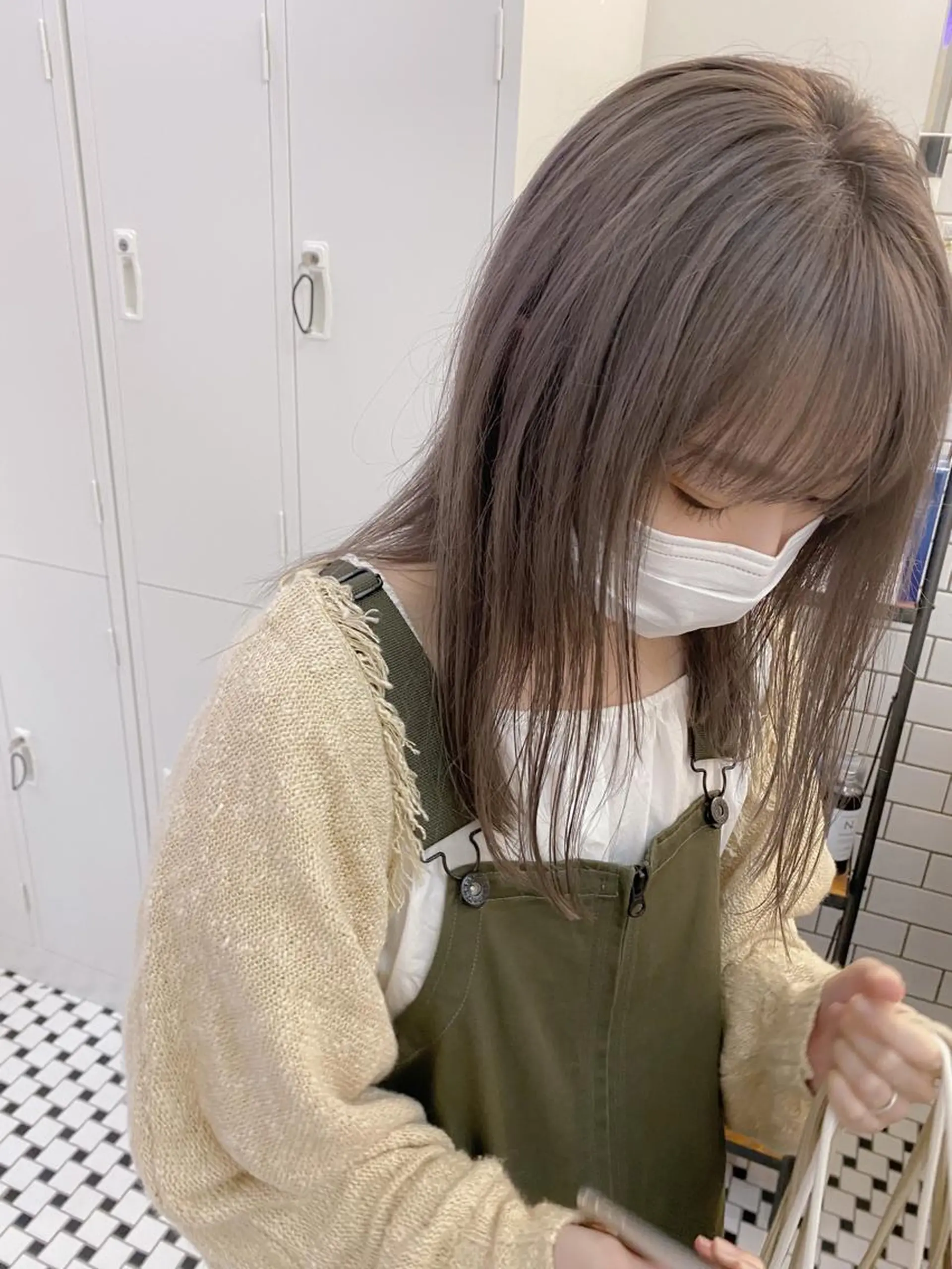 セミロング カラー カット ヘアカラー 顔周りレイヤー/韓国 ブリーチminamiのヘアスタイル