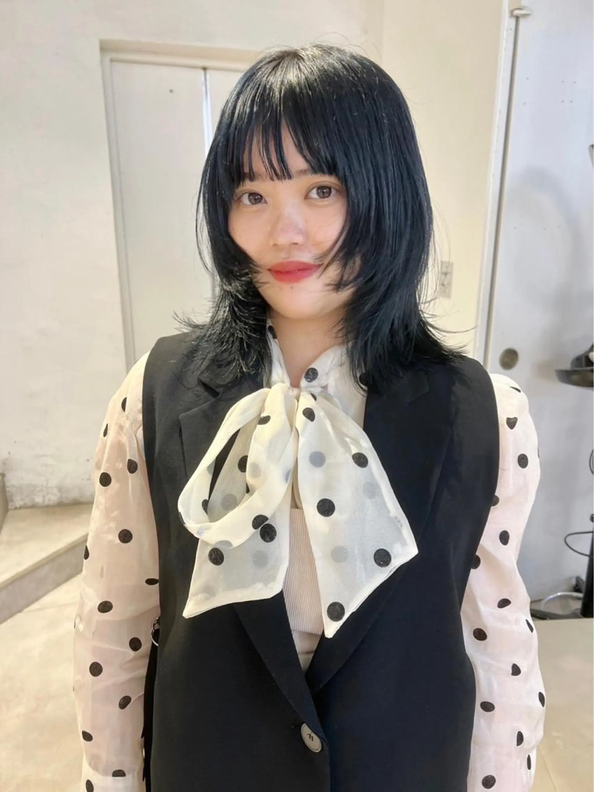 ミディアム カラー 黒髪 ブルーカラー ブルーブラック レイヤーカット 顔周りカット/透明感 カラー✂️MEIのヘアスタイル