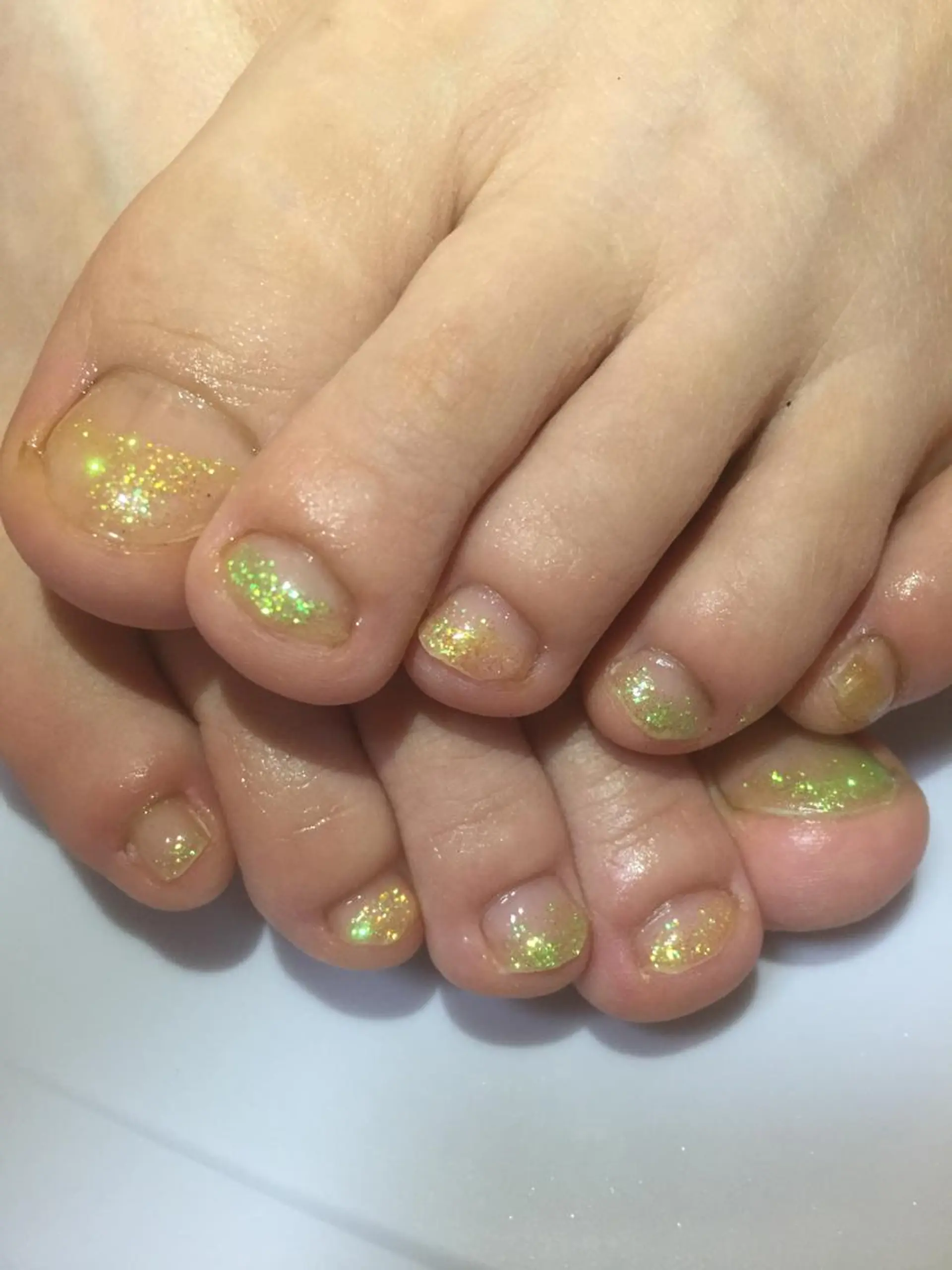 ネイル グリーン ラメ(グリッター) ラメグラデーション 黄色 Ｄirector 　徳久　真紀の眉毛・アイブロウイメージ