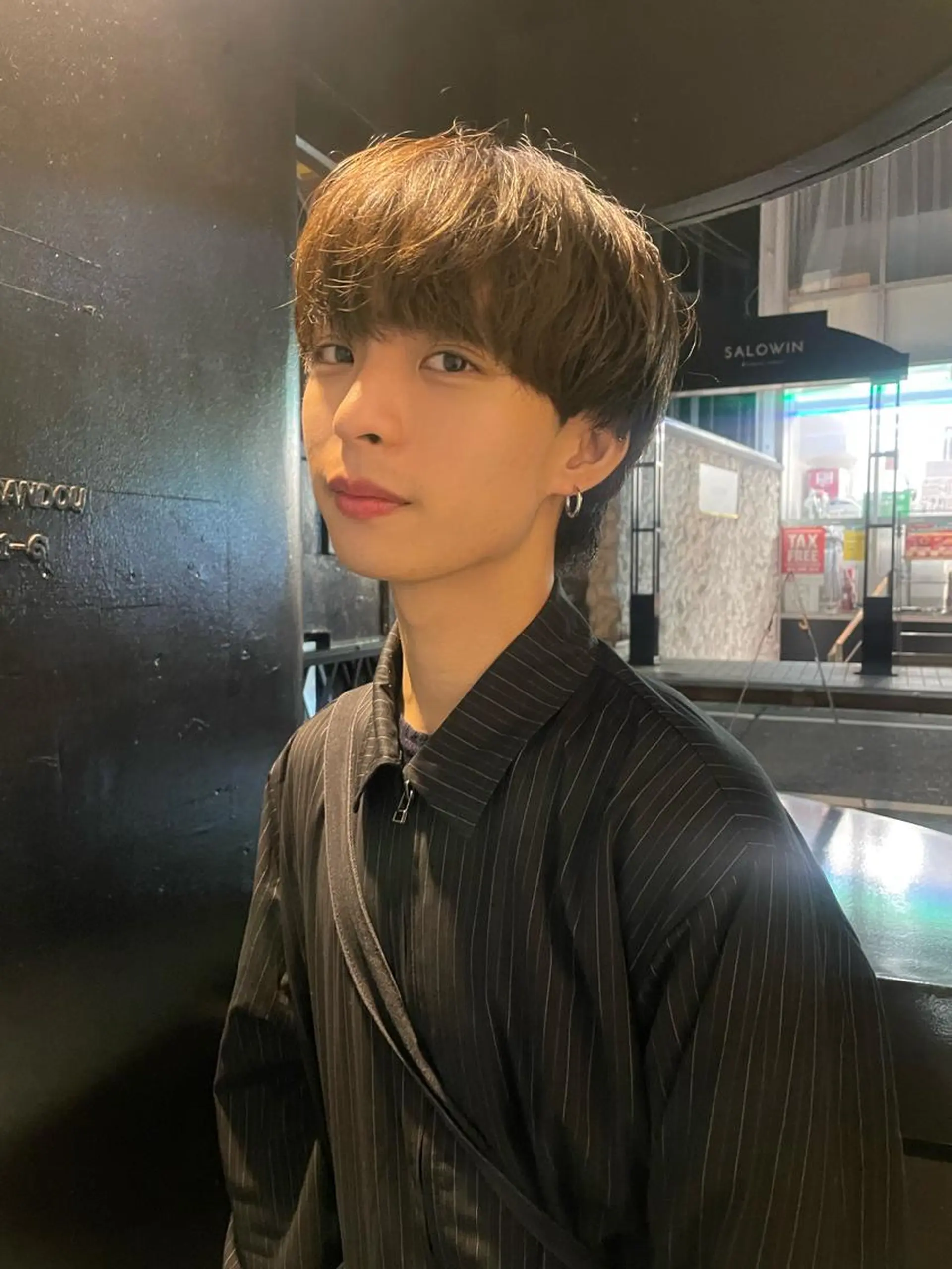 カラー パーマ メンズ メンズバレイヤージュ メンズブリーチ センターパート フェードカット メンズハイライト スパイラルパーマ 🌐hina⭐️のヘアスタイル