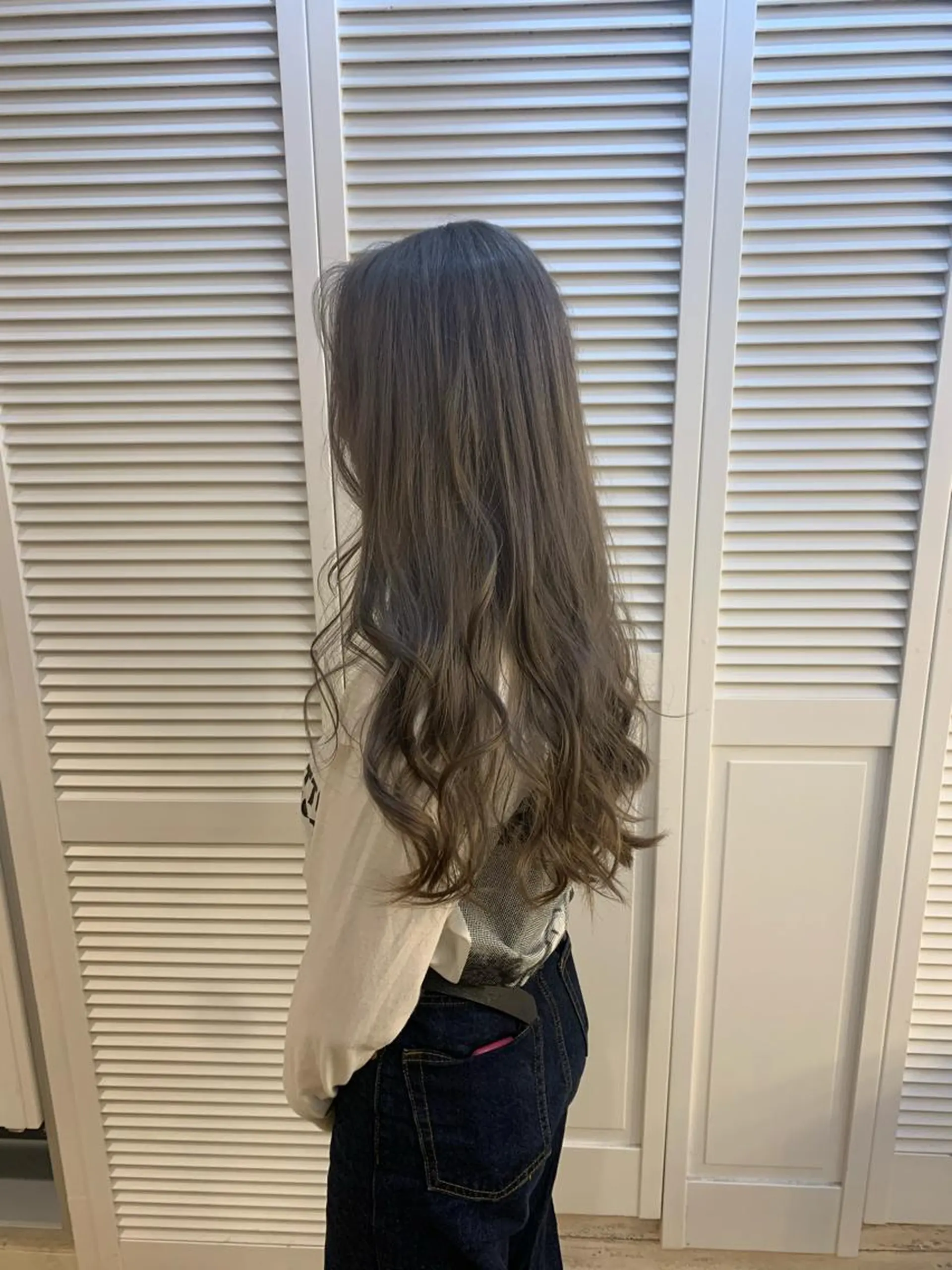 ロング カラー グレージュ 天野 利咲のヘアスタイル