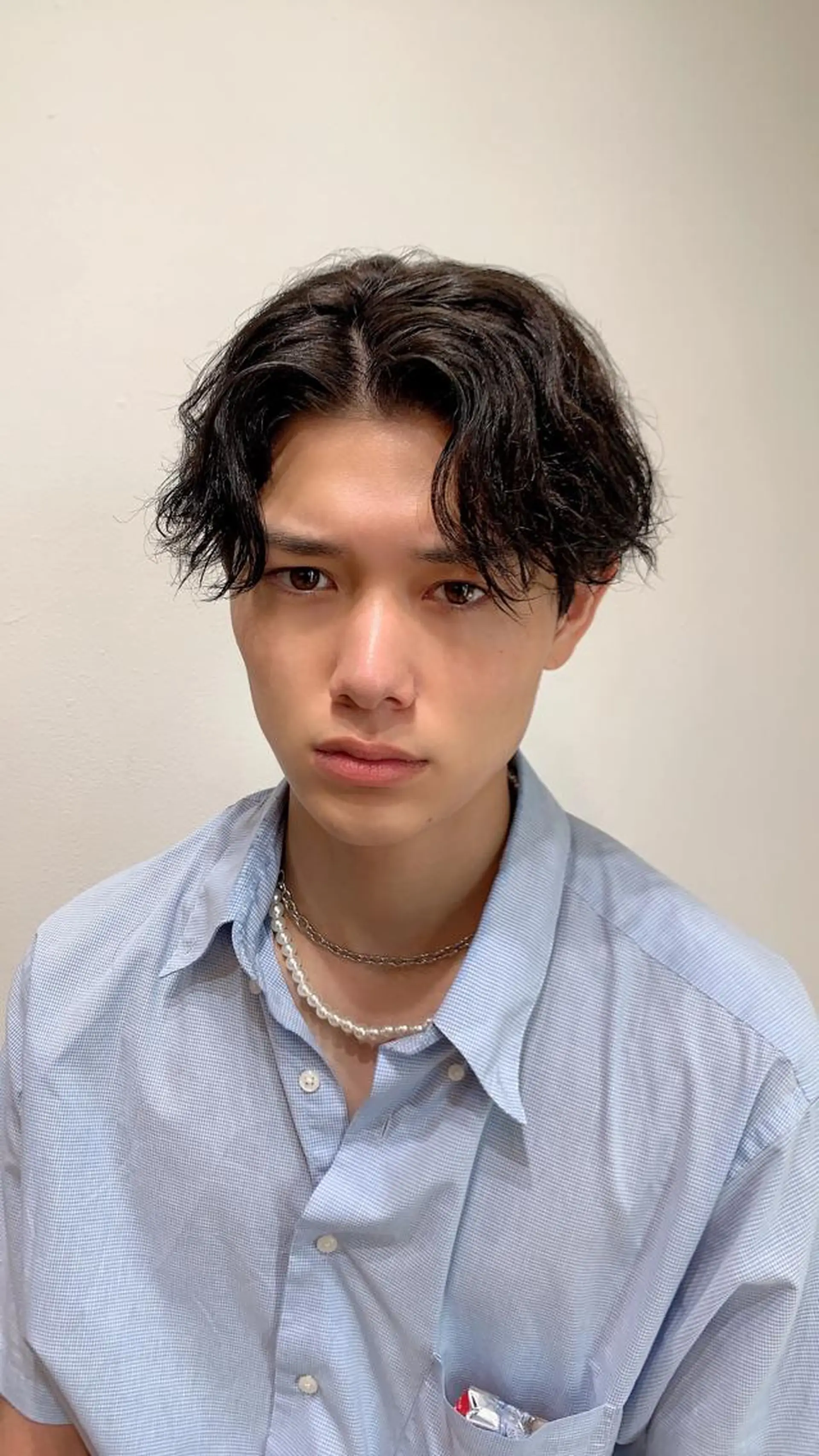 ミディアム パーマ メンズ ミディアムパーマ カルマパーマ メンズ韓国風 メンズパーマ 韓国風ヘア メンズStylist 山根慧のヘアスタイル