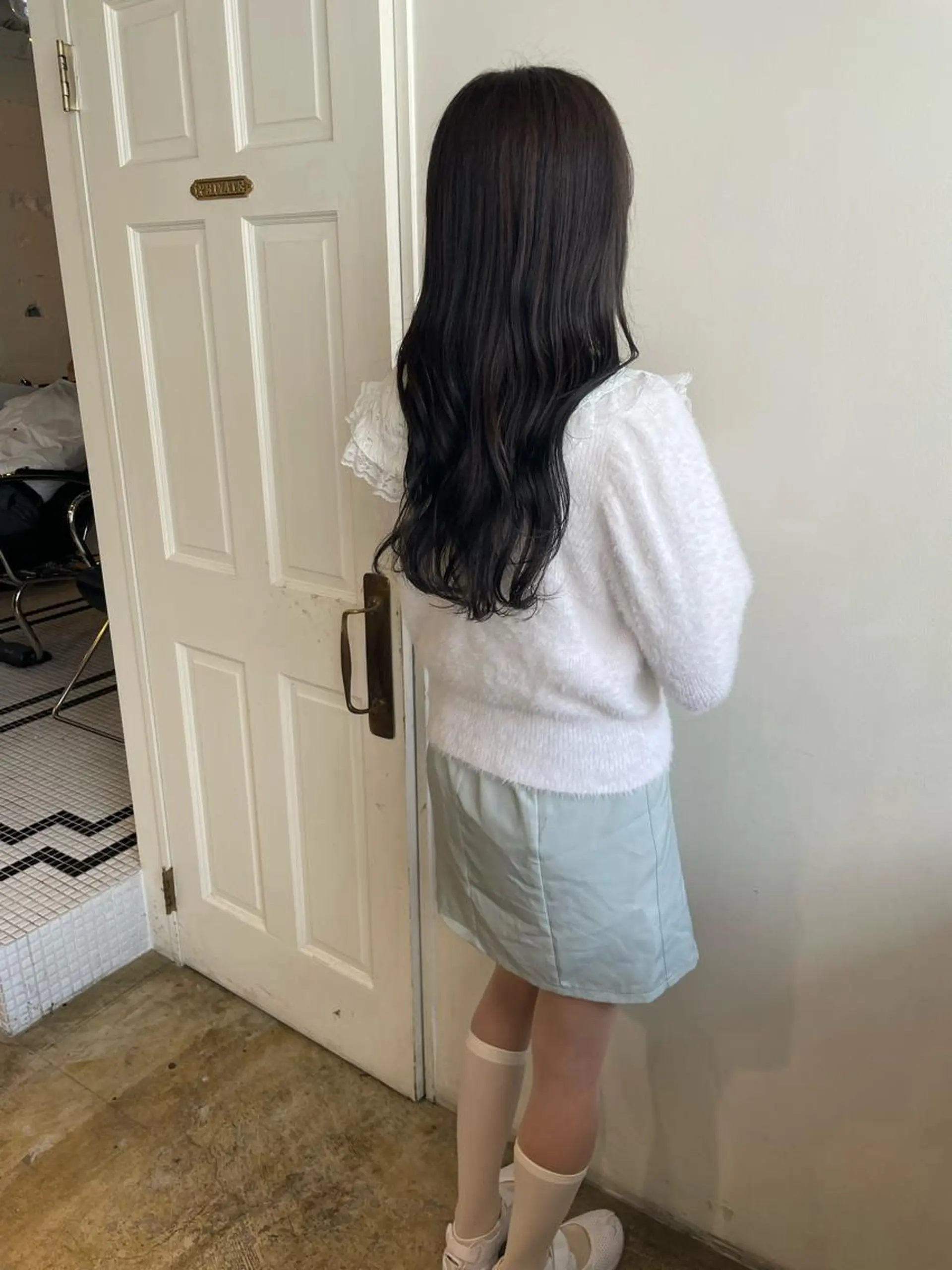 ロング カラー アッシュ ブルーカラー ブルーアッシュ カット ヘアカラー トリートメント MIOベージュカラー 柔らかいカラーのヘアスタイル