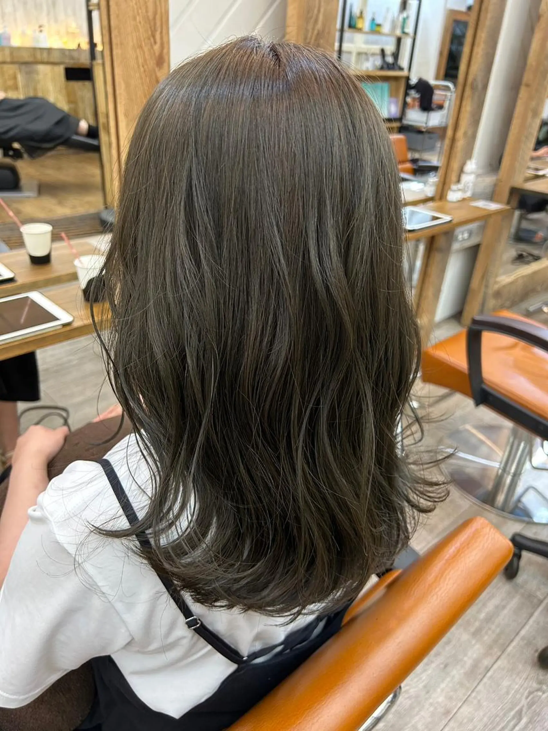 ロング カラー newibelsia 名駅のヘアスタイル