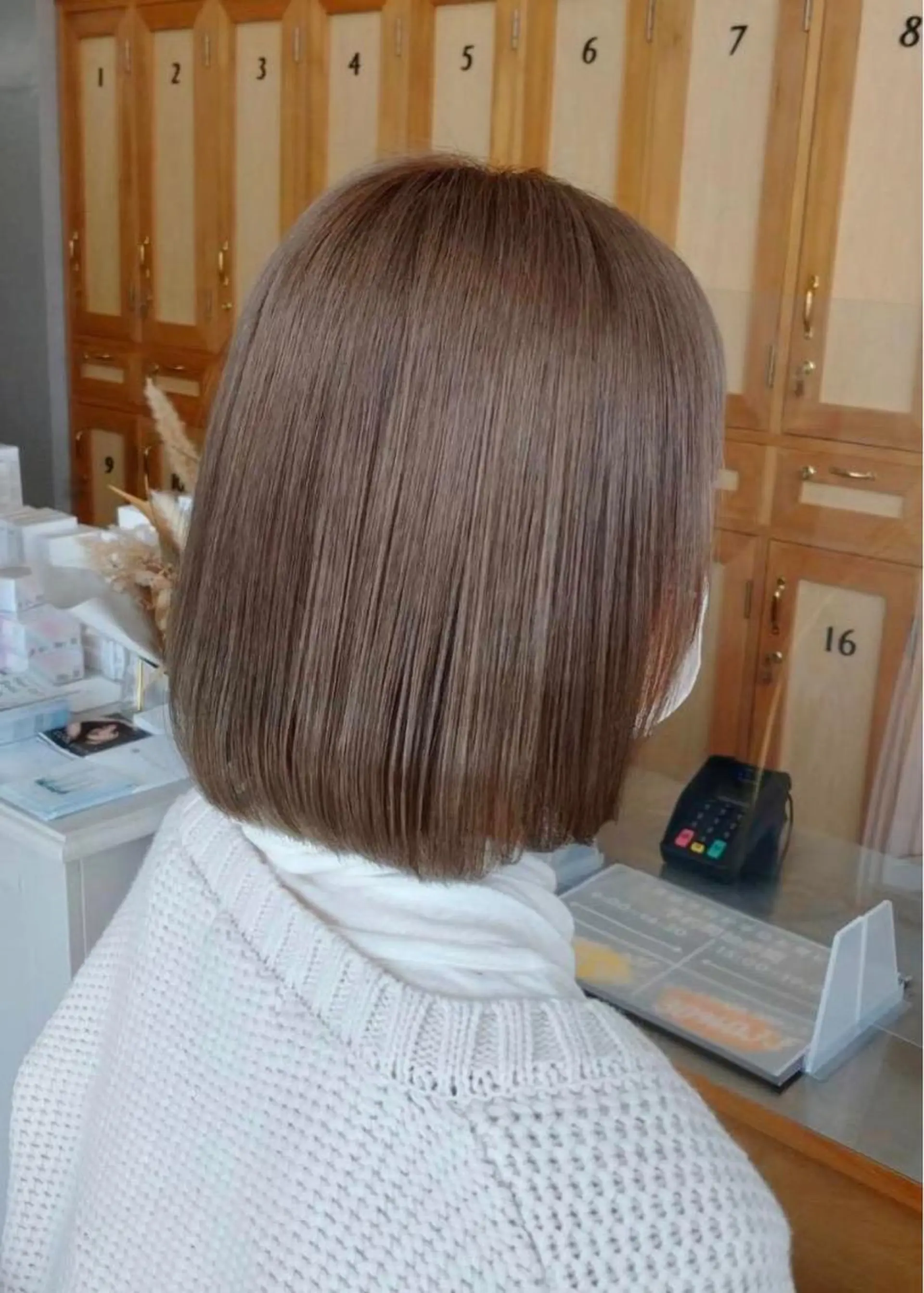ミディアム カラー ブリーチ フォギーグレージュ グレージュ Loire SYURIのヘアスタイル