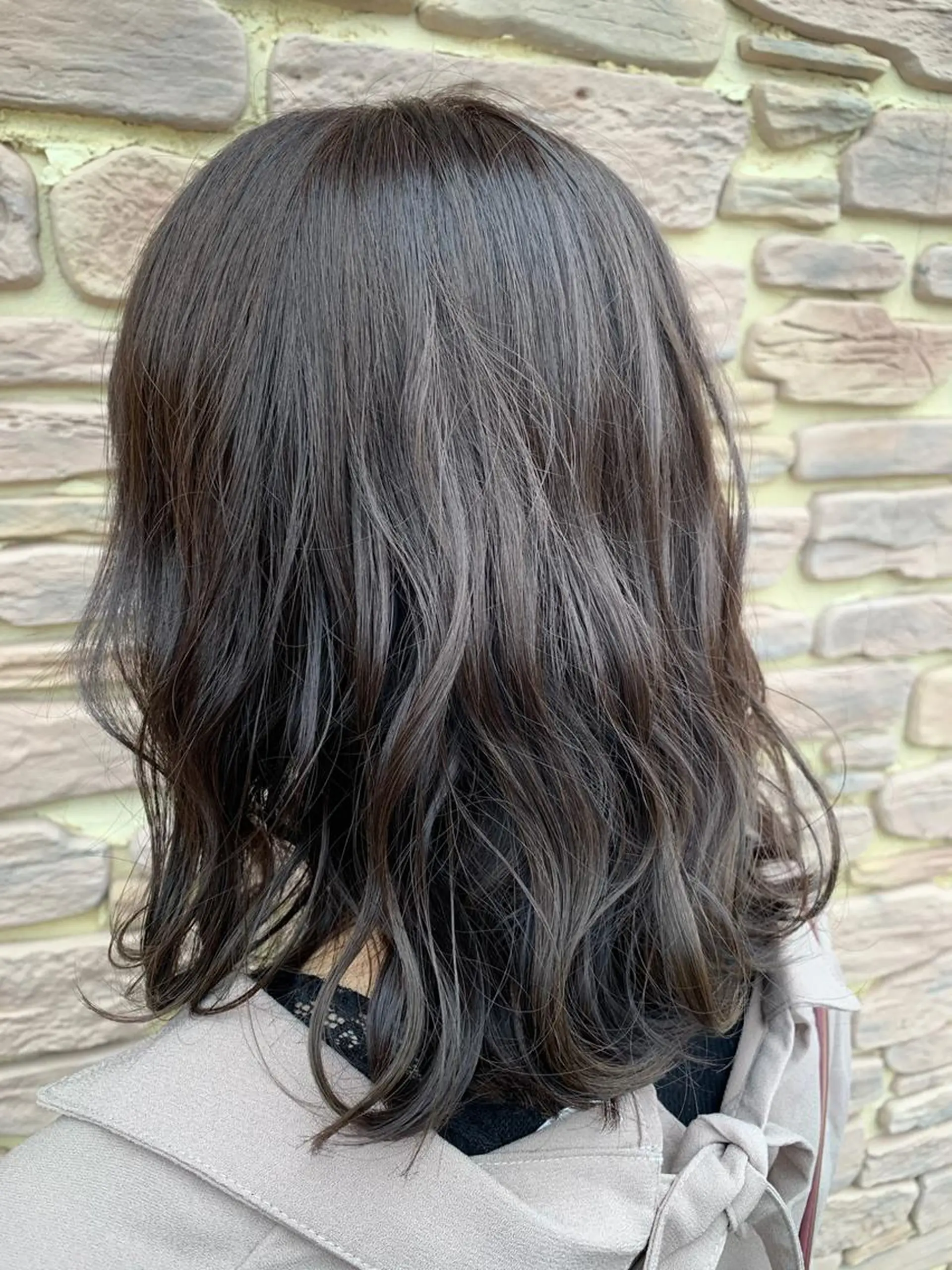 ミディアム カラー アッシュ 透明感カラー ダークアッシュ 工藤 萌香のヘアスタイル