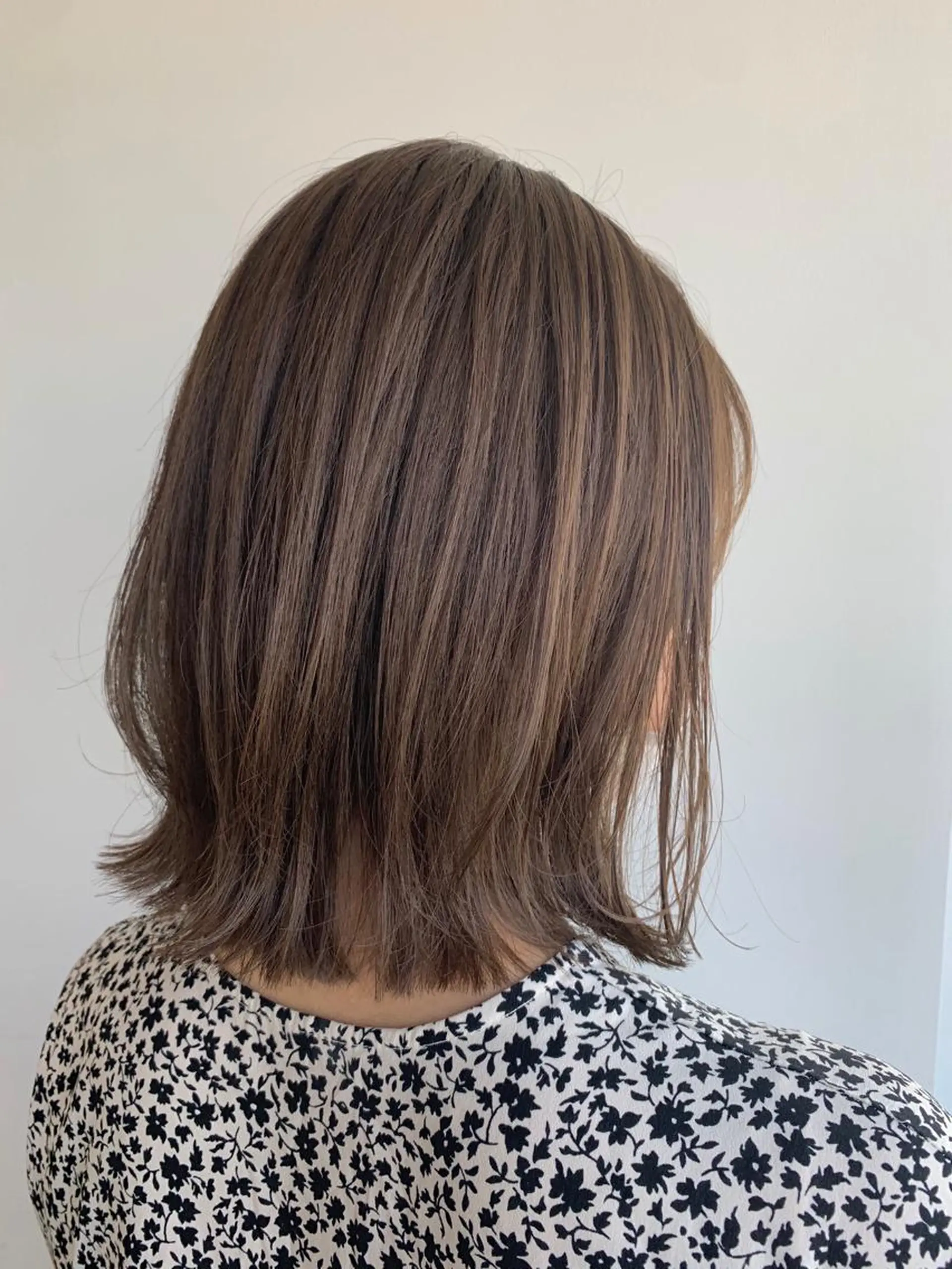 ミディアム ベージュカラー🤎 鈴木サトミのヘアスタイル