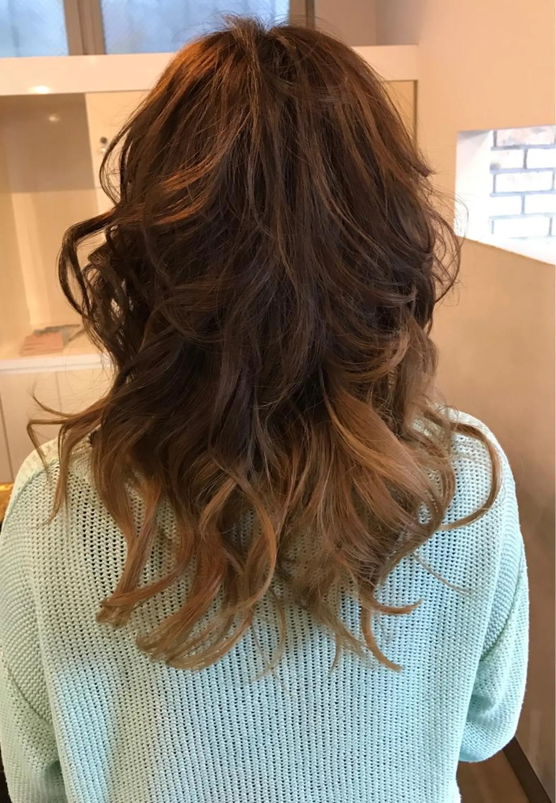 セミロング カラー ヘアアレンジ グラデーションカラー 烏山 達也のヘアスタイル