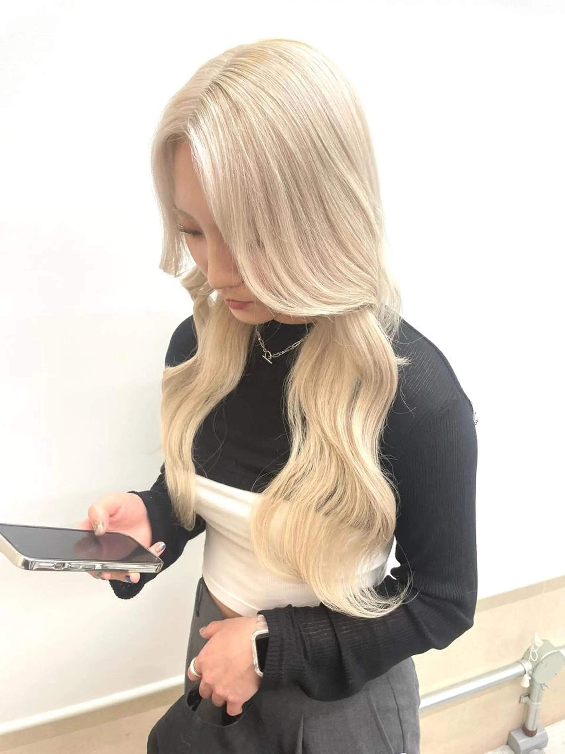 ロング カラー ブロンド ホワイトブロンド 韓国風ヘア ヘアカラー トリートメント 奥山義進/大宮 /ダブルカラーのヘアスタイル