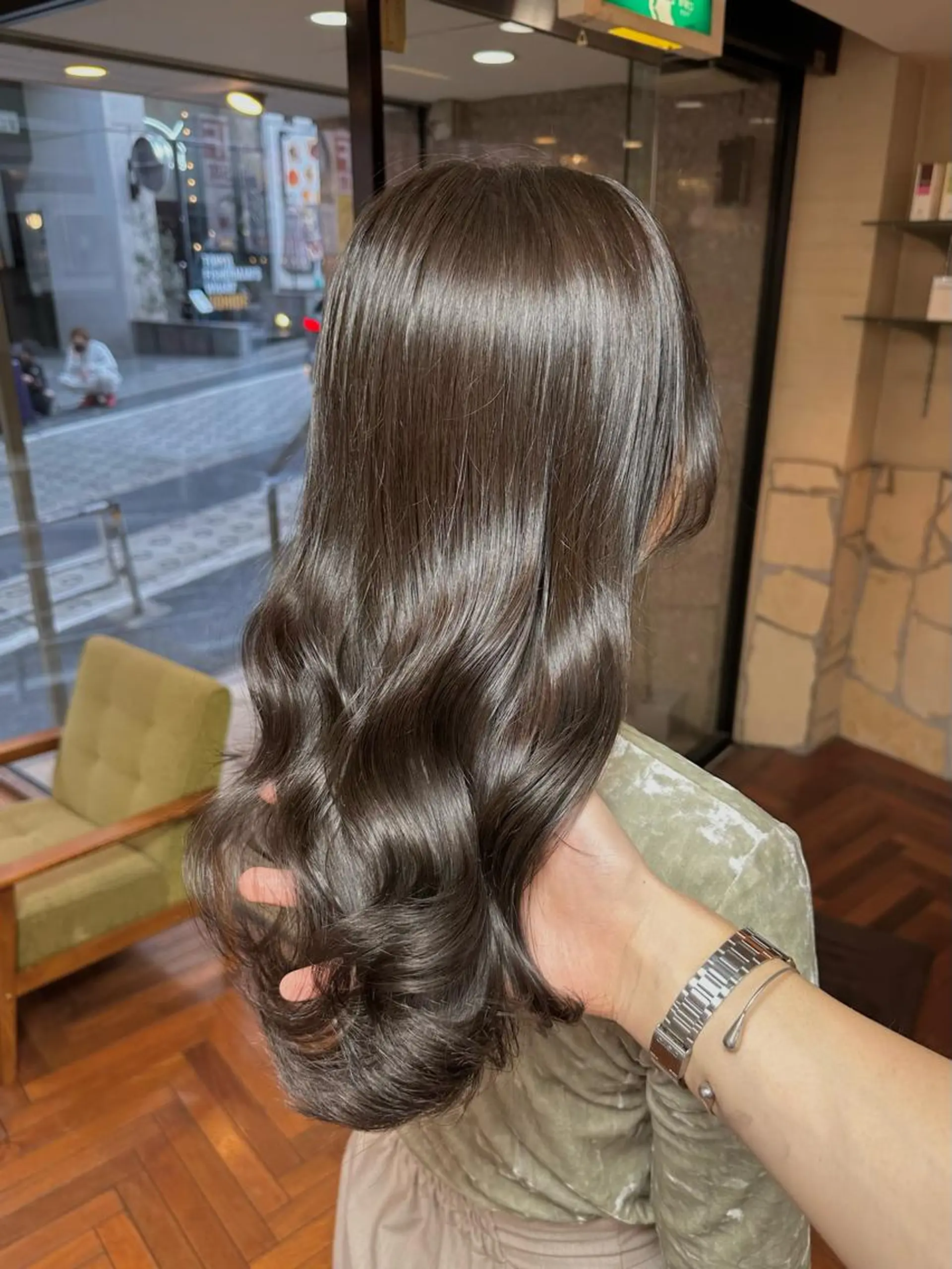 セミロング カラー ブリーチ グレージュ ブリーチなしカラー オリーブグレージュ オリーブグレー カット ヘアカラー トリートメント LUMO所属・矢野 晃平のヘアスタイル