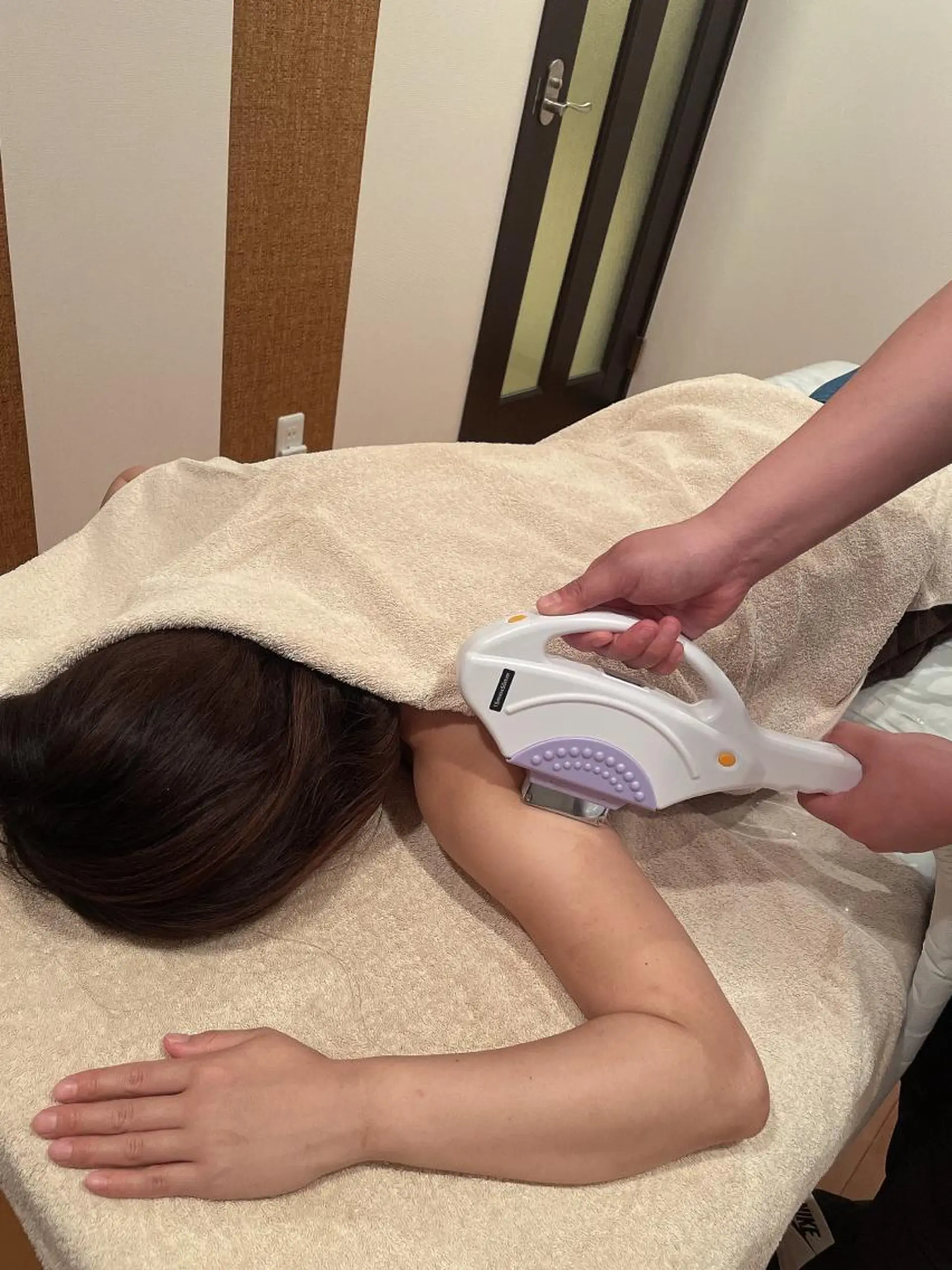 ショート カラー パーマ ヘアアレンジ メンズ キッズ ネイル マツエク・マツパ アイブロウ 眉毛ワックス脱毛 脱毛 鍼灸サロン TIARA　美容鍼のエステ・リラクイメージ