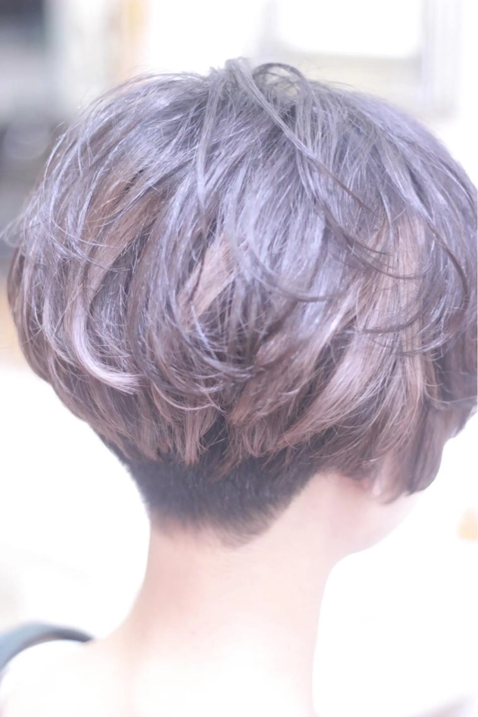 ショート カラー パーマ 及川 光のヘアスタイル