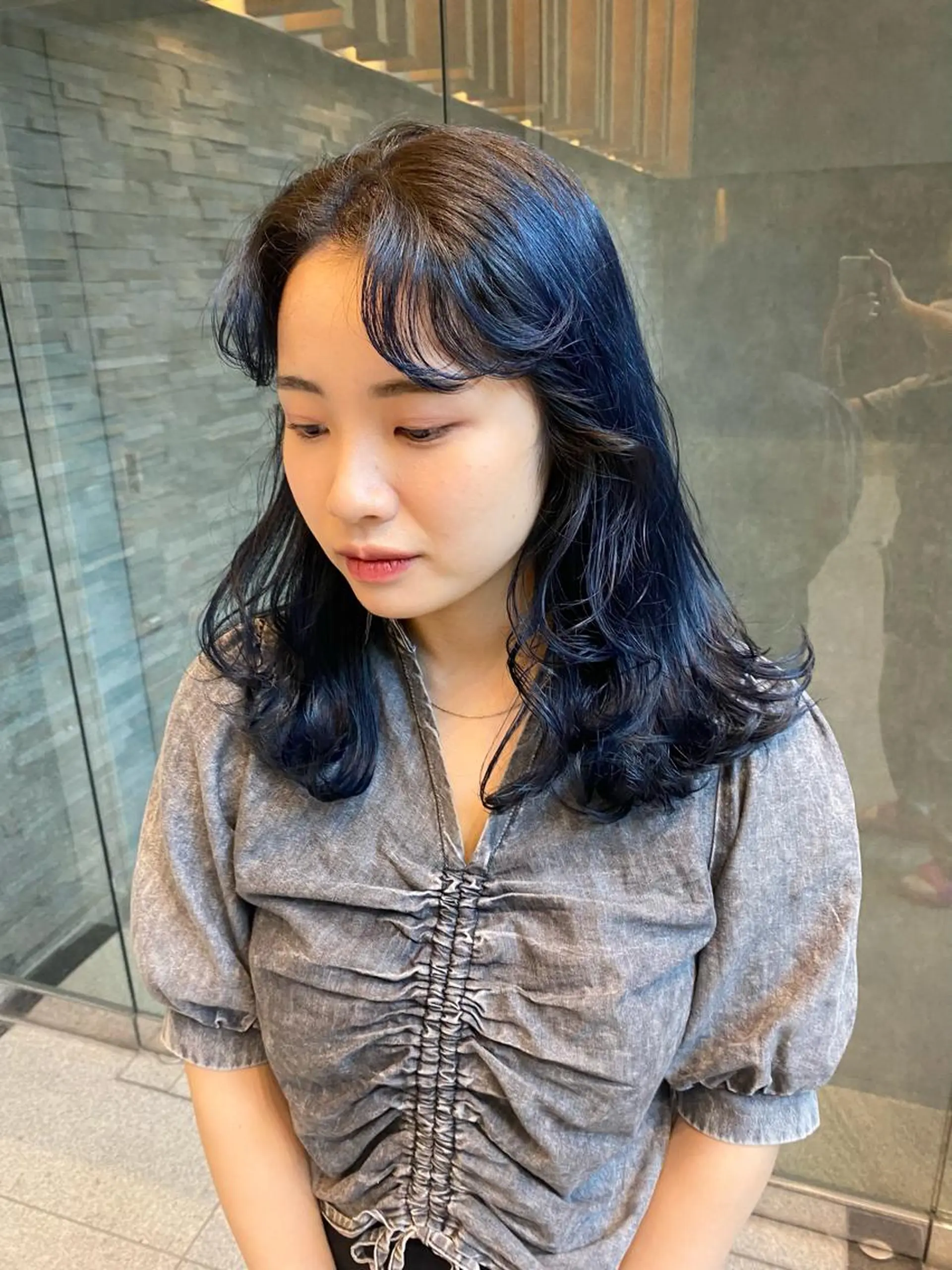 セミロング カラー パーマ ヘアアレンジ デザインカラー/ボブ ブリーチカラー/ユリのヘアスタイル