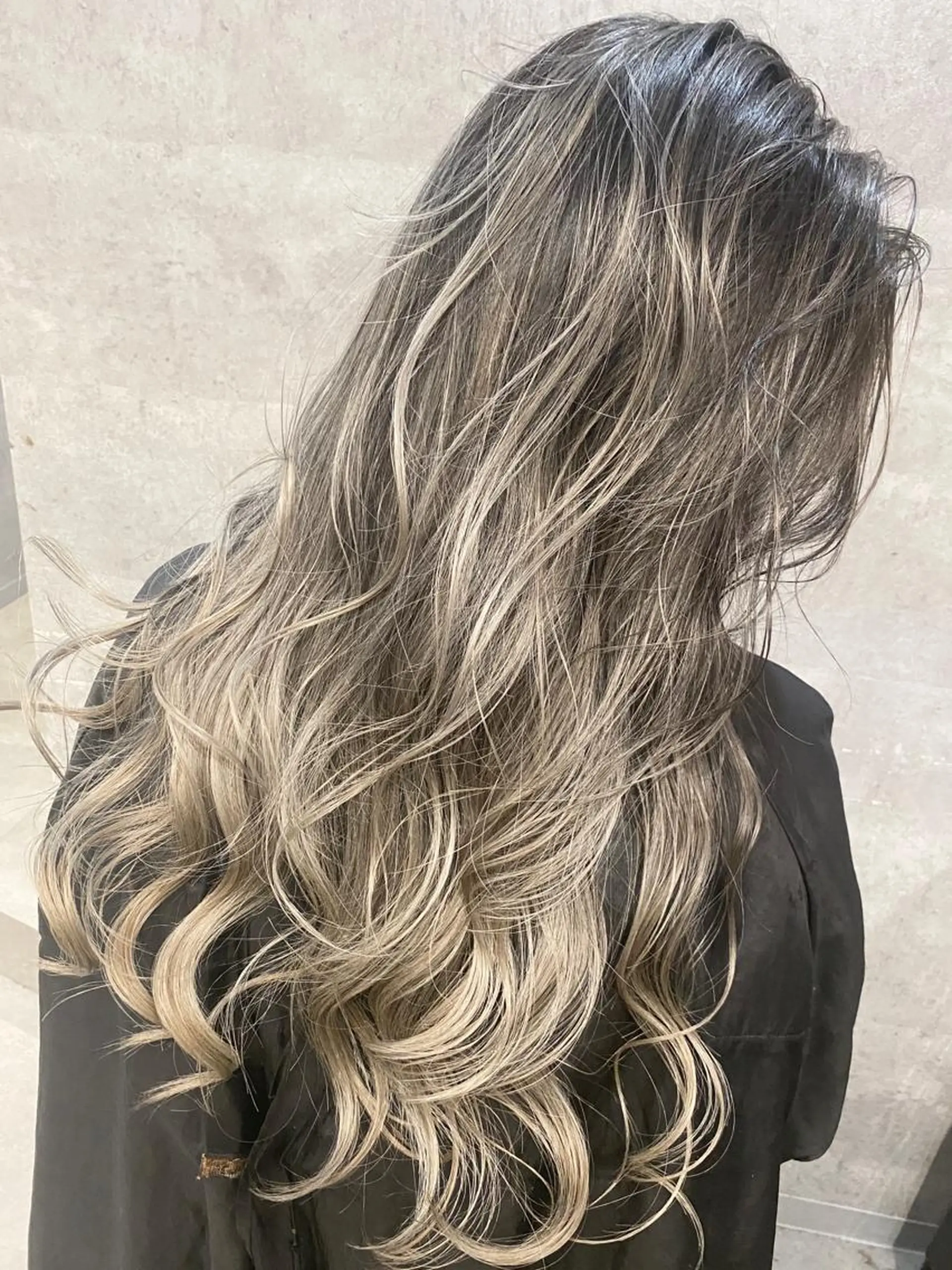 ロング カラー ヘアアレンジ ネイル マツエク・マツパ アイブロウ バレイヤージュ レイヤーカット ヘアカラー トリートメント 井上 一平のヘアスタイル