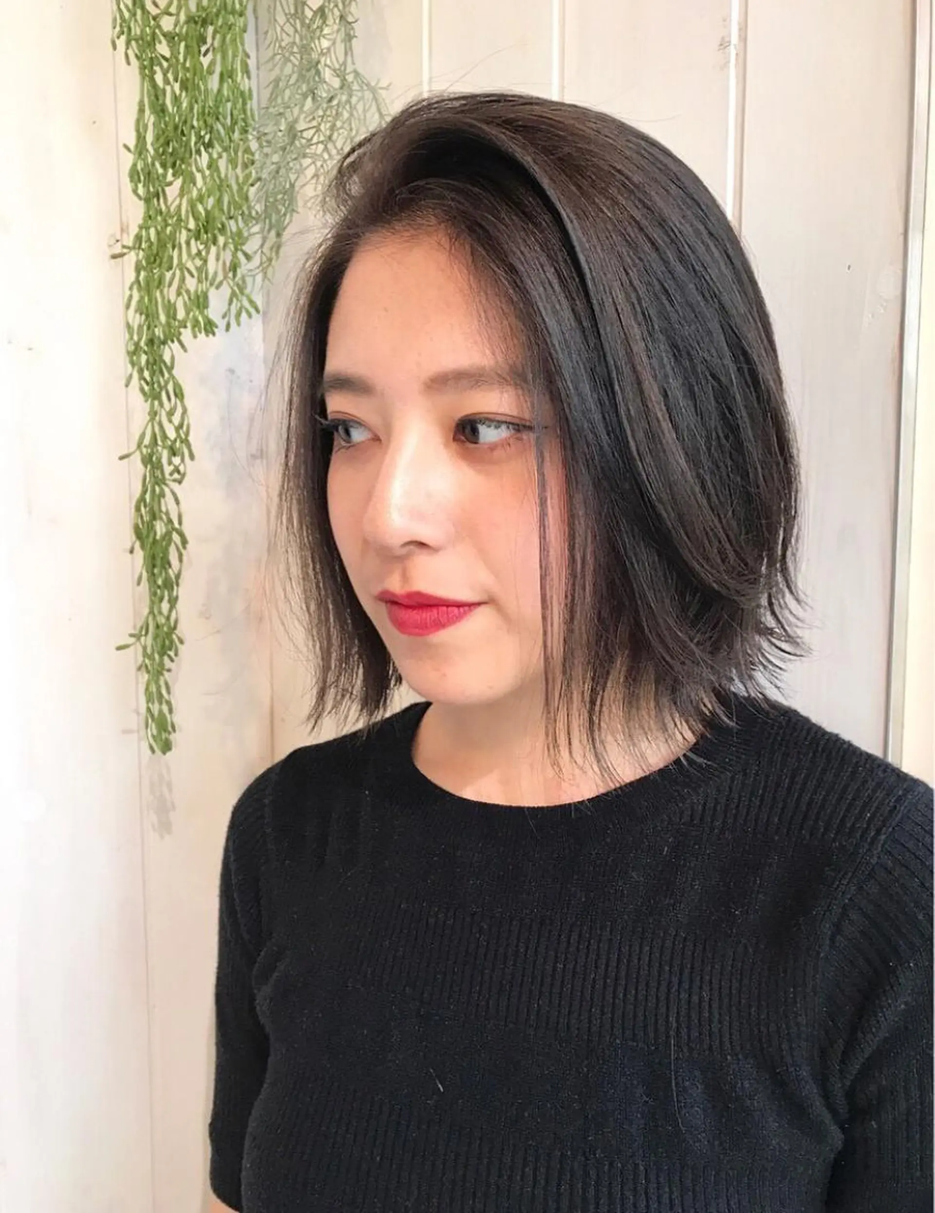 ミディアム ヘアアレンジ レイヤーカット✖️ 柔らかベージュカラーのヘアスタイル
