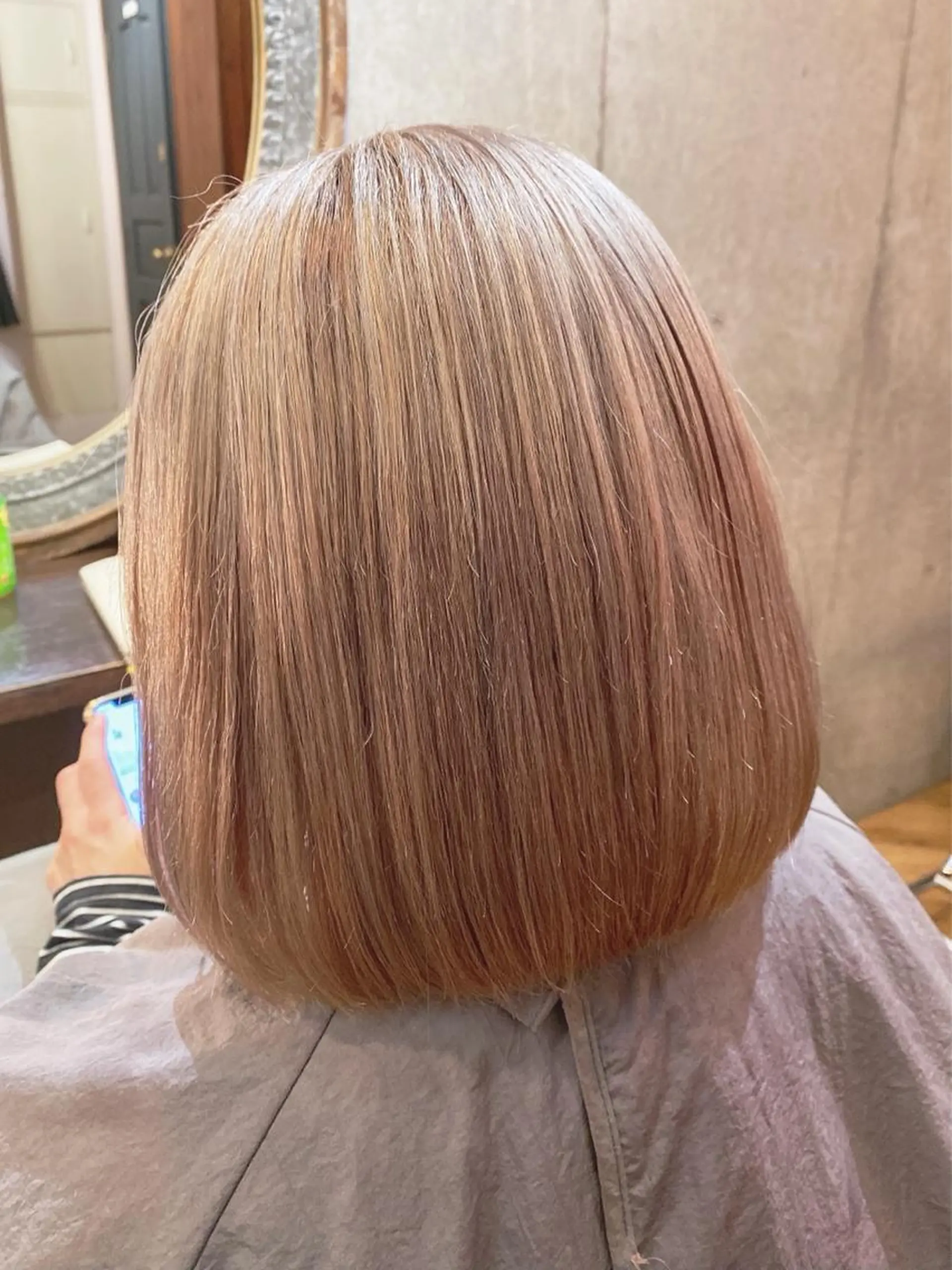 ミディアム 白髪ぼかし×デザイン 🕊️🫧ホウジョウのヘアスタイル