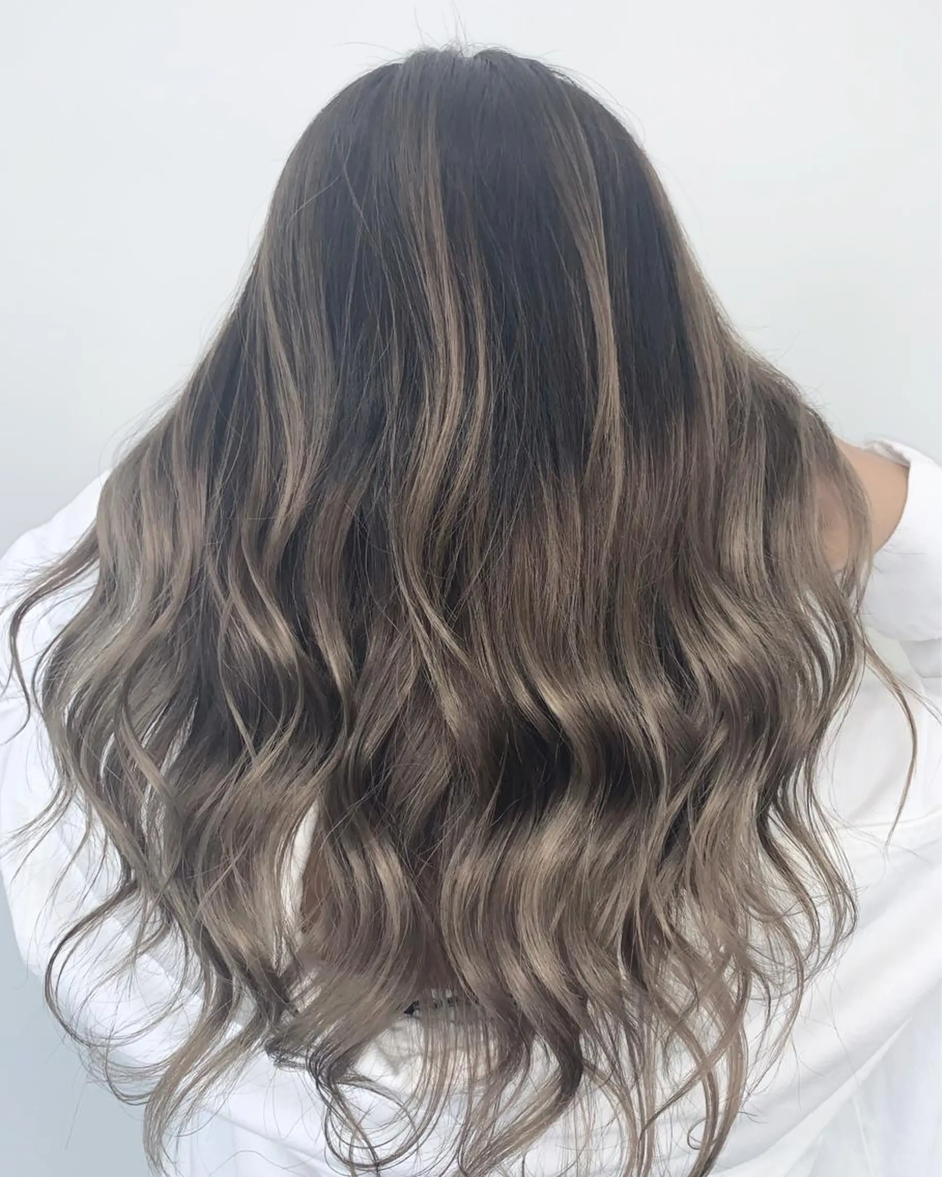 ロング レイヤーカット 山田 絵里菜のヘアスタイル