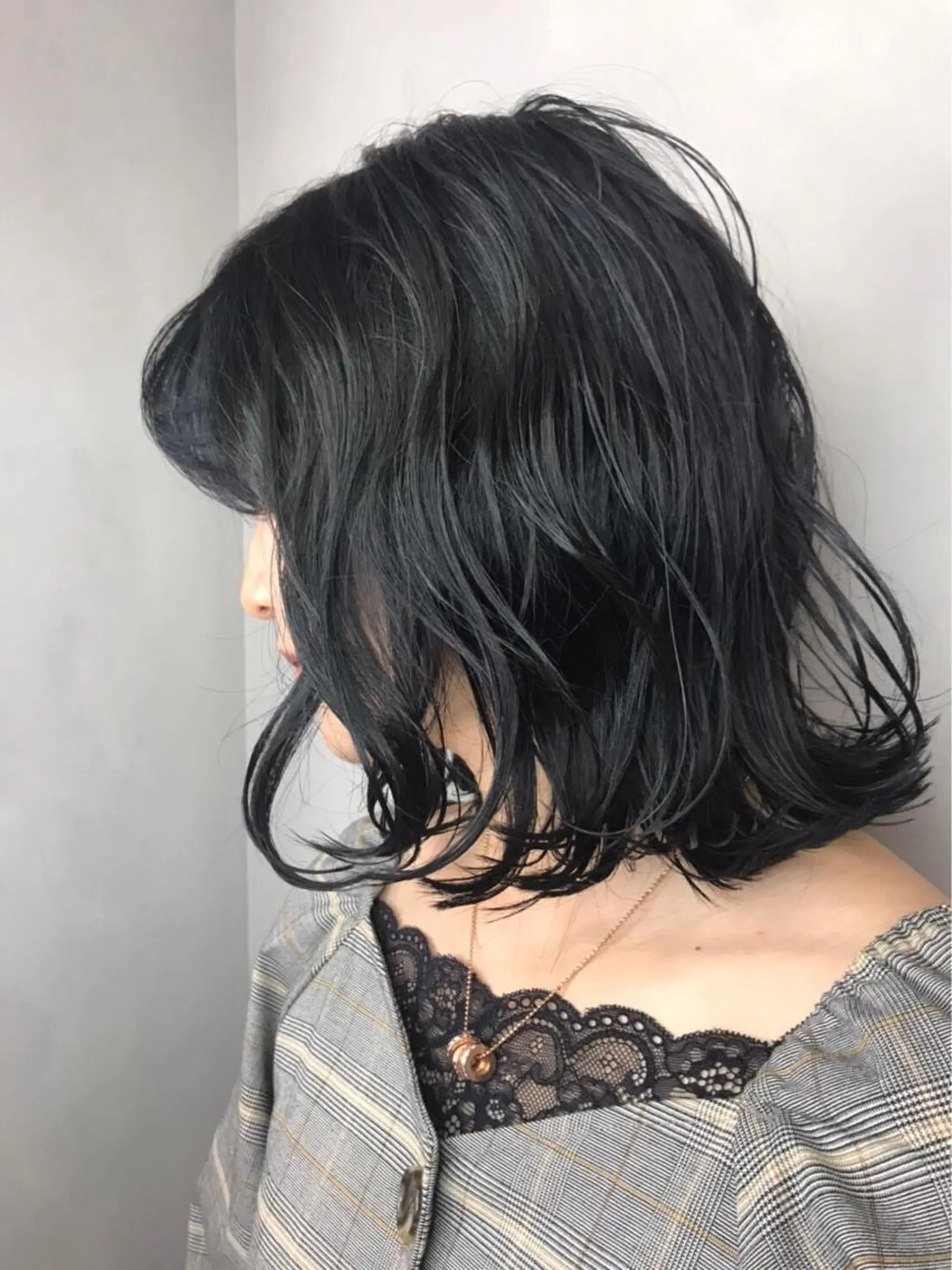 ミディアム カラー ブリーチ ネイビーカラー ブリーチなしカラー カット ヘアカラー BROCANTE立川 karasawa.nのヘアスタイル