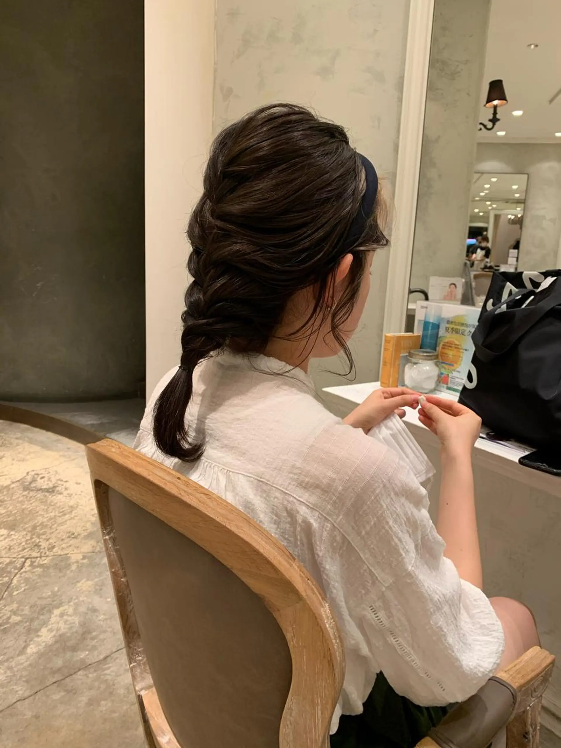 ロング ヘアアレンジ SAKINO. ベージュカラーのヘアスタイル