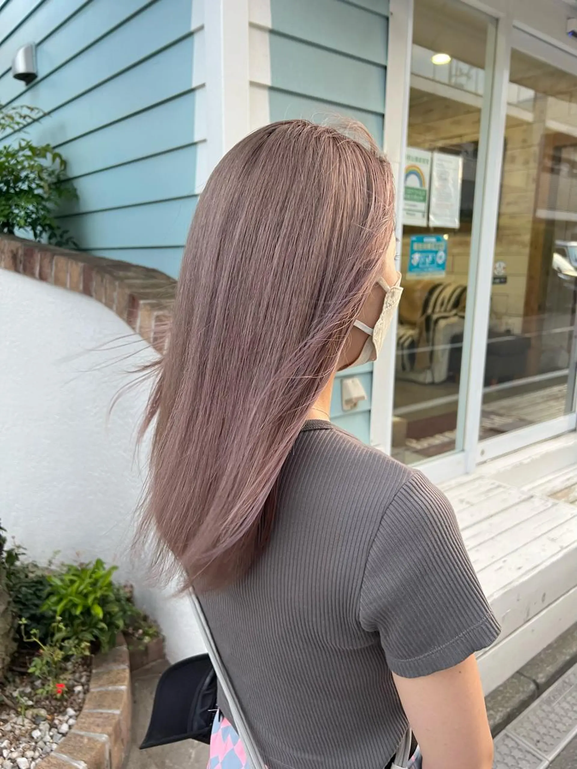 セミロング カラー ヘアカラー 鷺谷 玲奈のヘアスタイル