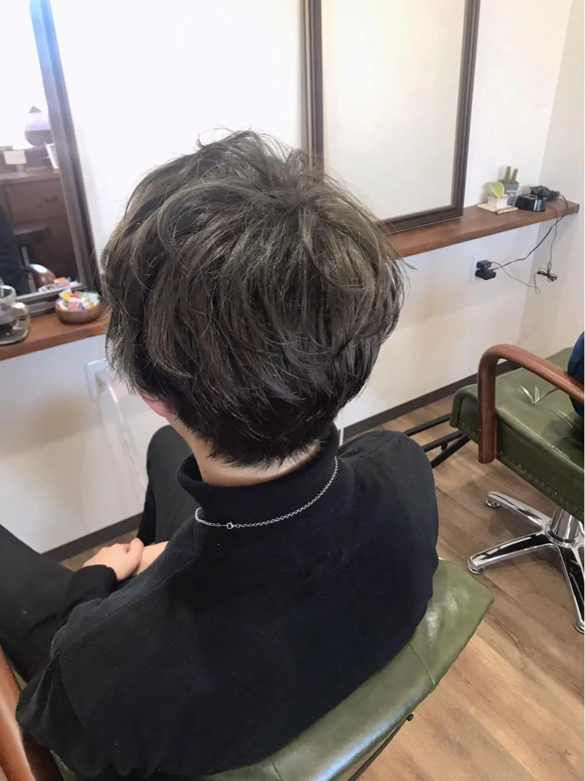 ショート カラー メンズ メンズブリーチ ブリーチ グレージュ ブリーチなしカラー オリーブグレージュ カット ヘアカラー トリートメント Rug Relief 吉田のヘアスタイル