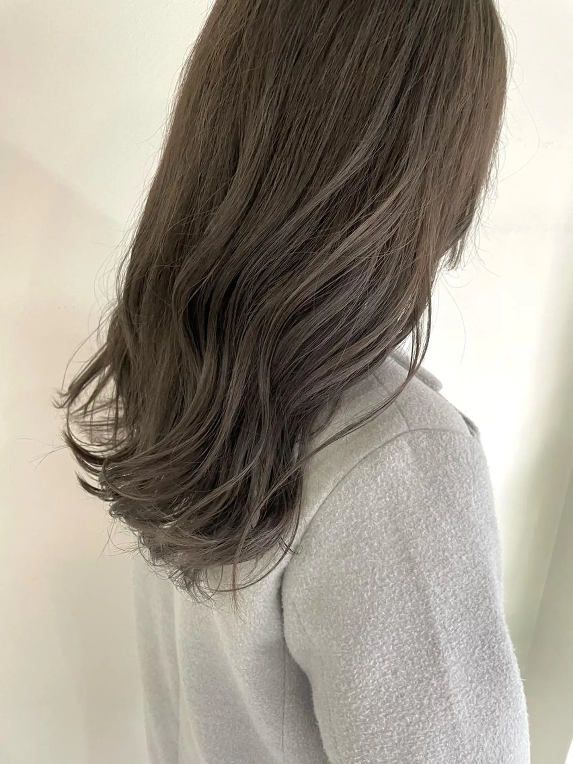 セミロング 金井愛華 【monolith】のヘアスタイル