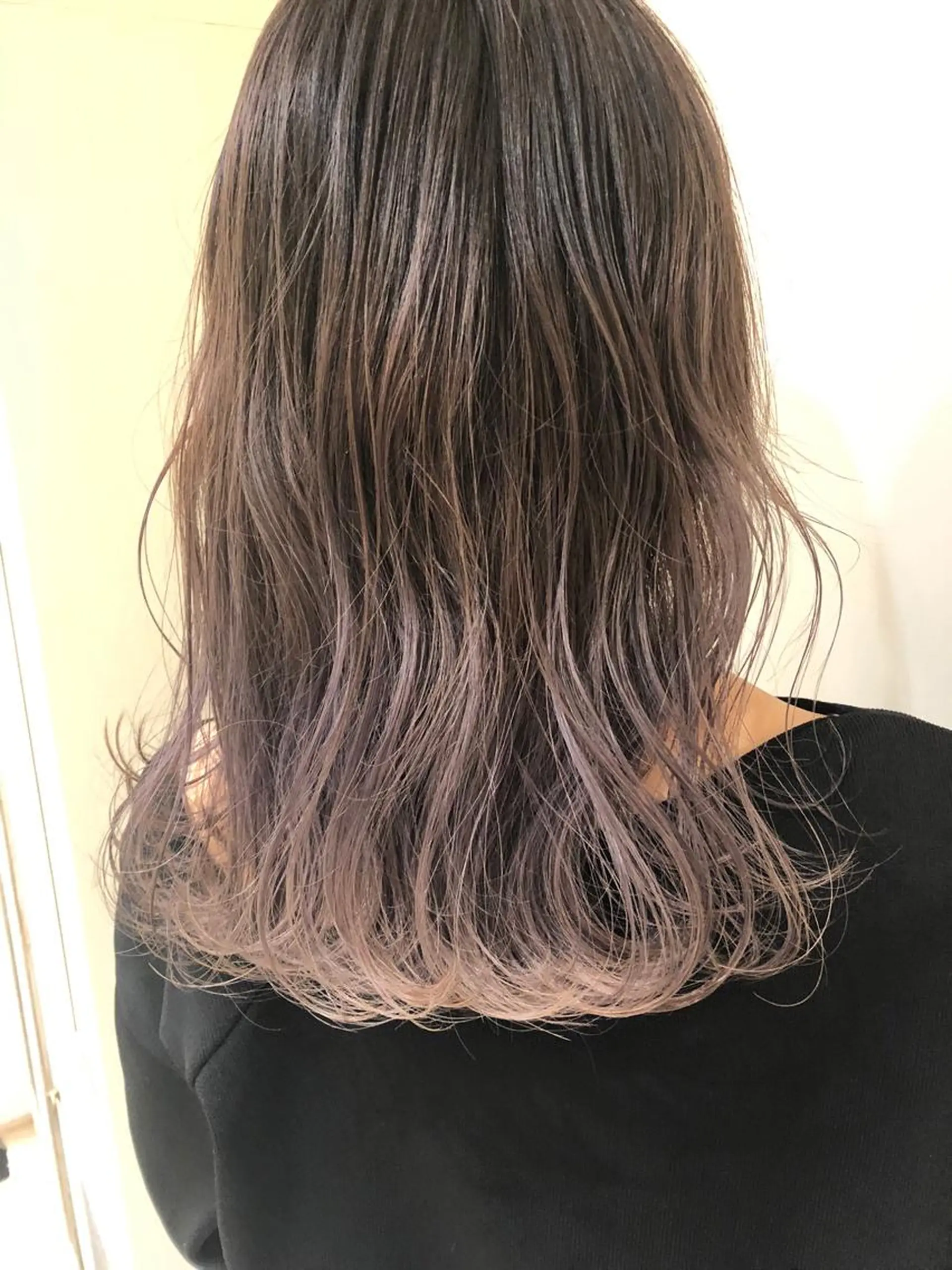 ロング カラー アッシュ バレイヤージュ ブリーチ ハイライトカラー ラベンダーカラー ヘアカラー トリートメント ボブ/レイヤー/ケア パーマ/リュウタのヘアスタイル