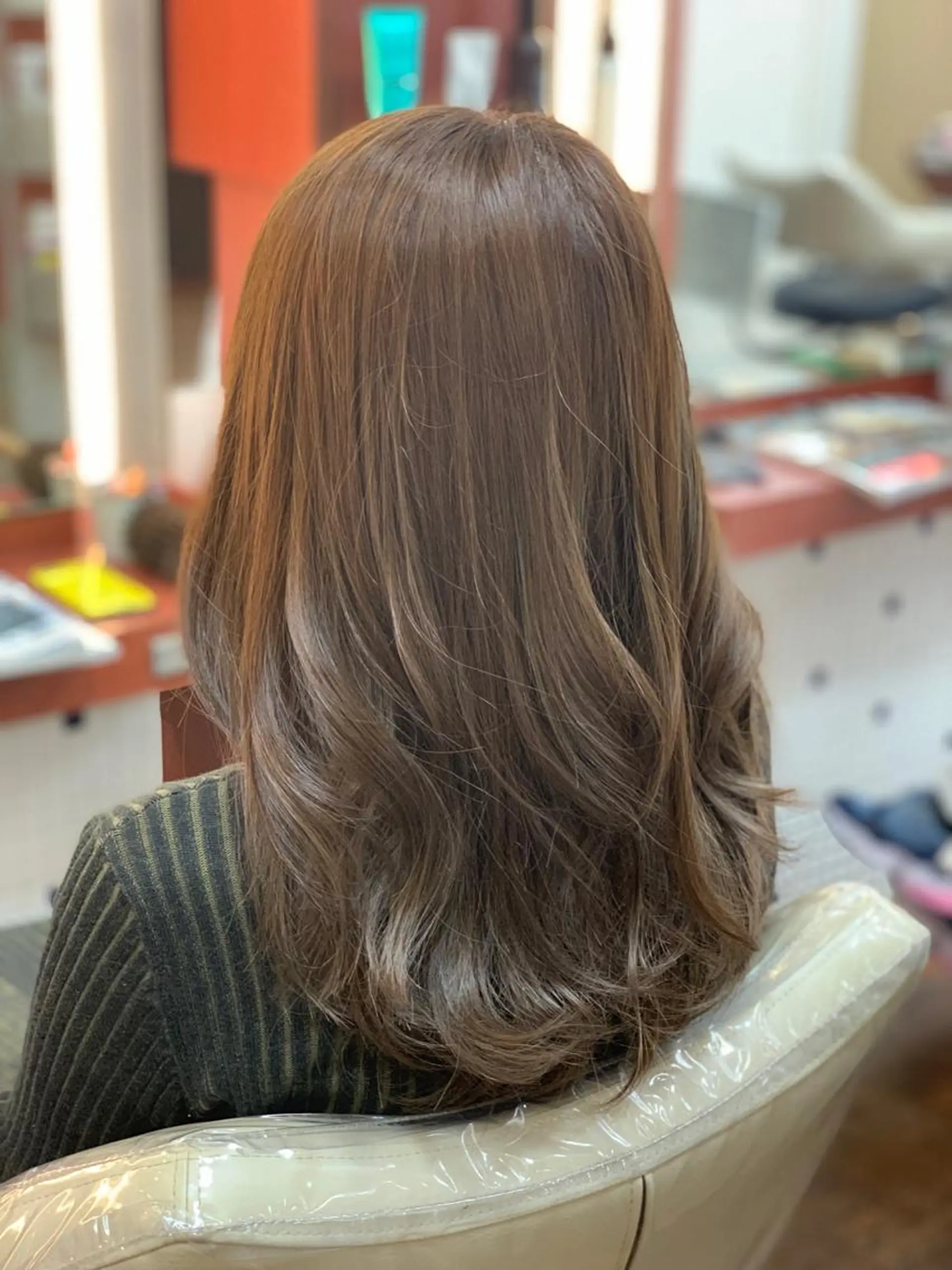 セミロング カラー ベージュカラー ハイライトカラー イルミナカラー ハイライト カット ヘアカラー トリートメント 左藤 翔平のヘアスタイル