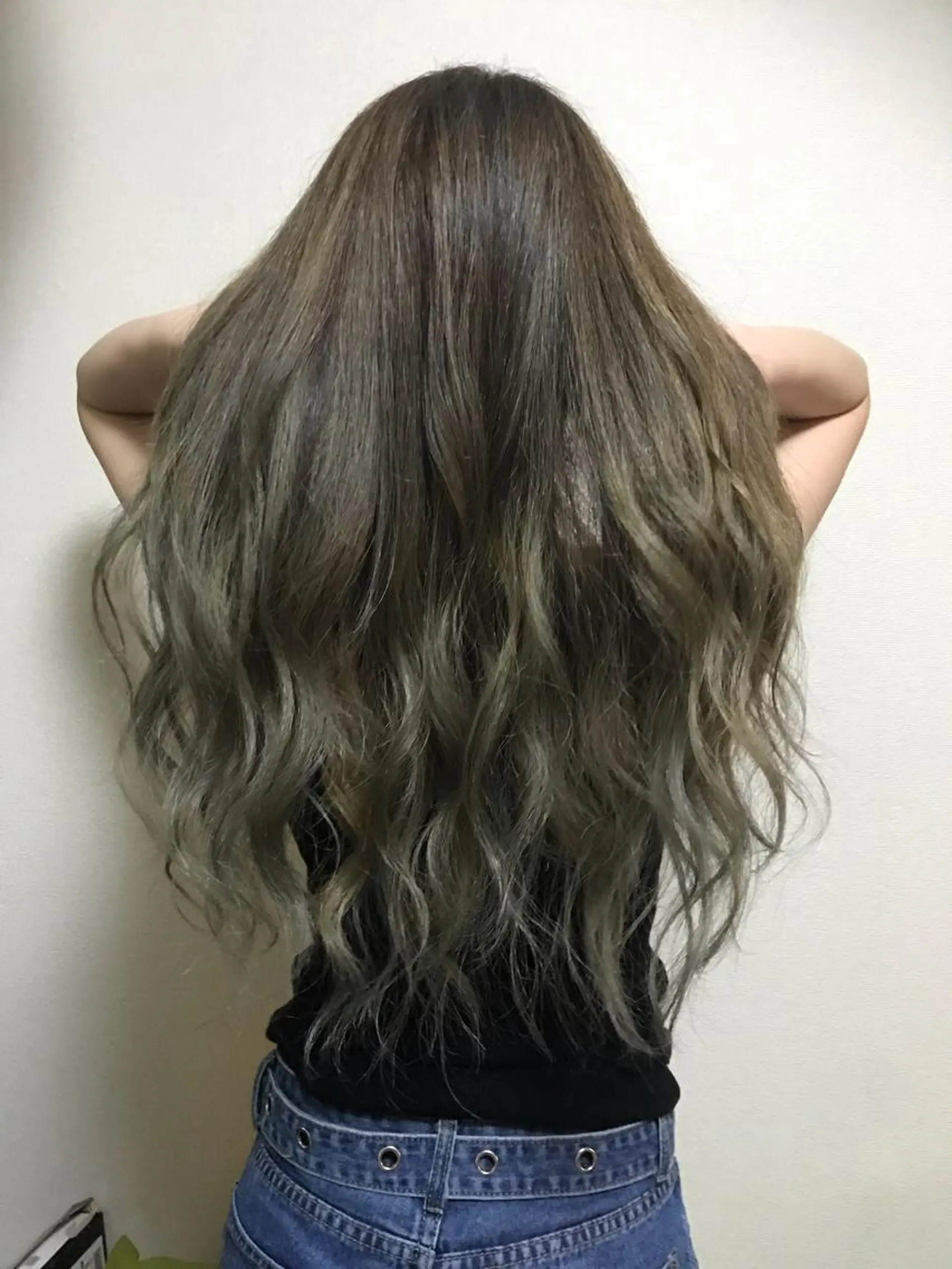 ロング カラー アッシュ ブリーチ ハイライトカラー ハイライト ヘアカラー トリートメント newi赤羽 ✂️KEN✂️のヘアスタイル