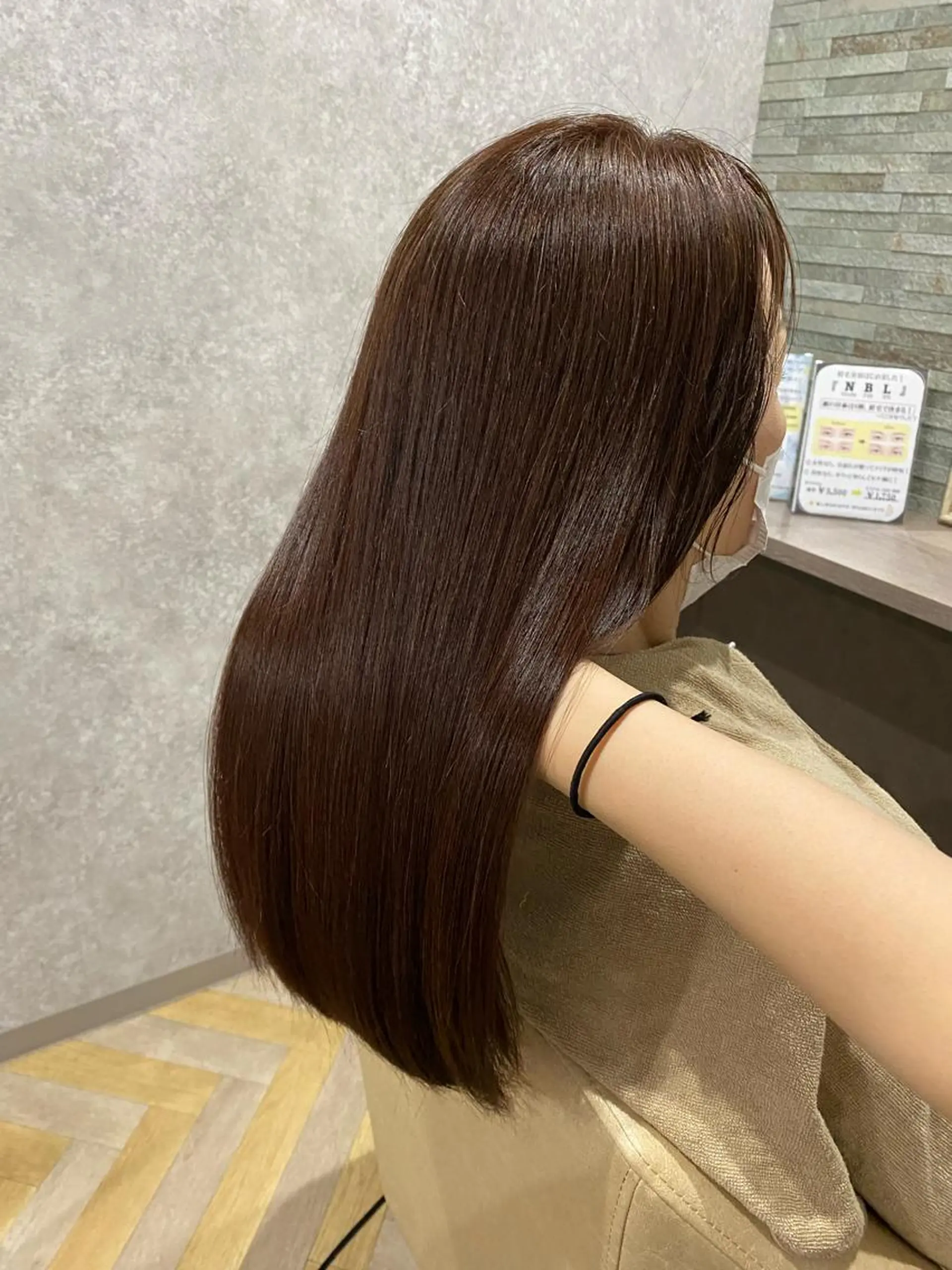 ロング 阪急箕面駅 艶カラー/縮毛矯正のヘアスタイル