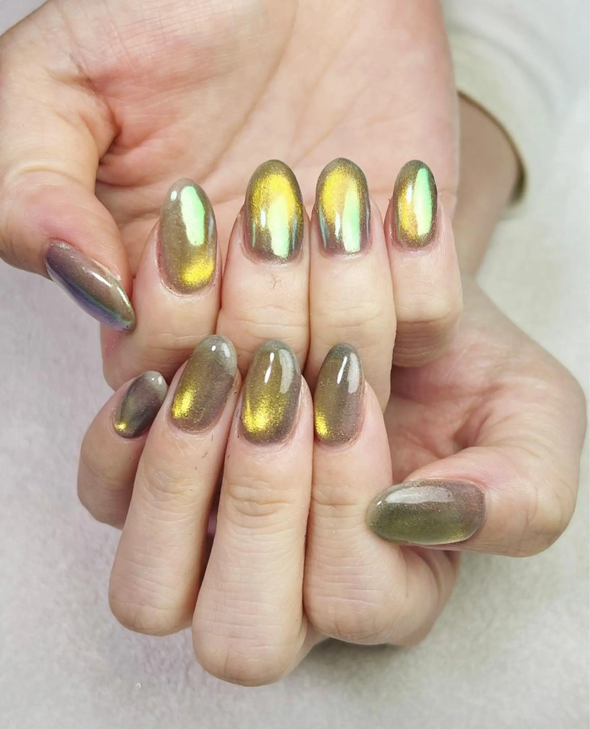 ネイル オーロラネイル グリーン マグネットネイル ニュアンスネイル 夏ネイル ハンドネイル ✾ NailRoom Latina🌻💓のネイルデザイン