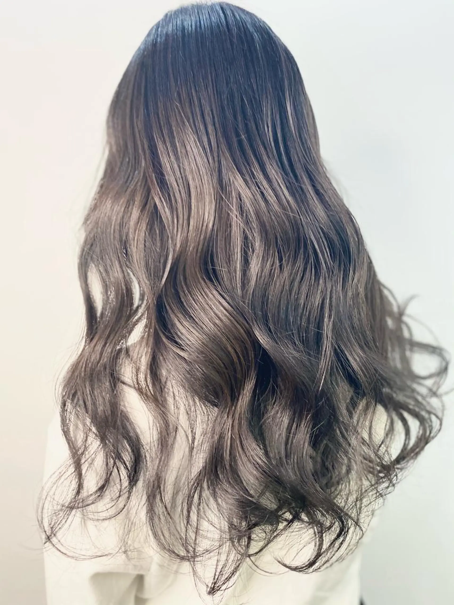 ロング カラー 透明感カラー シルバー ロング opus 店長大和 レイヤー/赤み消しのヘアスタイル