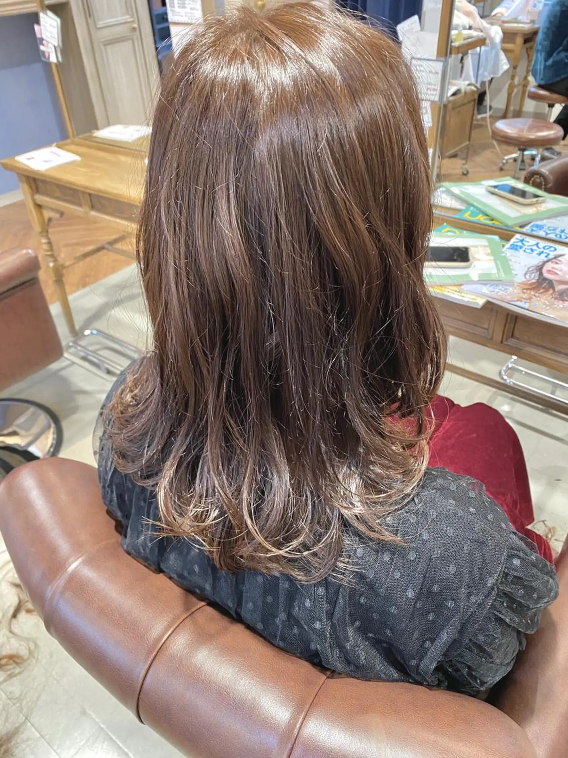 セミロング カラー アッシュ グレージュ イルミナカラー 美髪・髪質改善 有田怜平のヘアスタイル