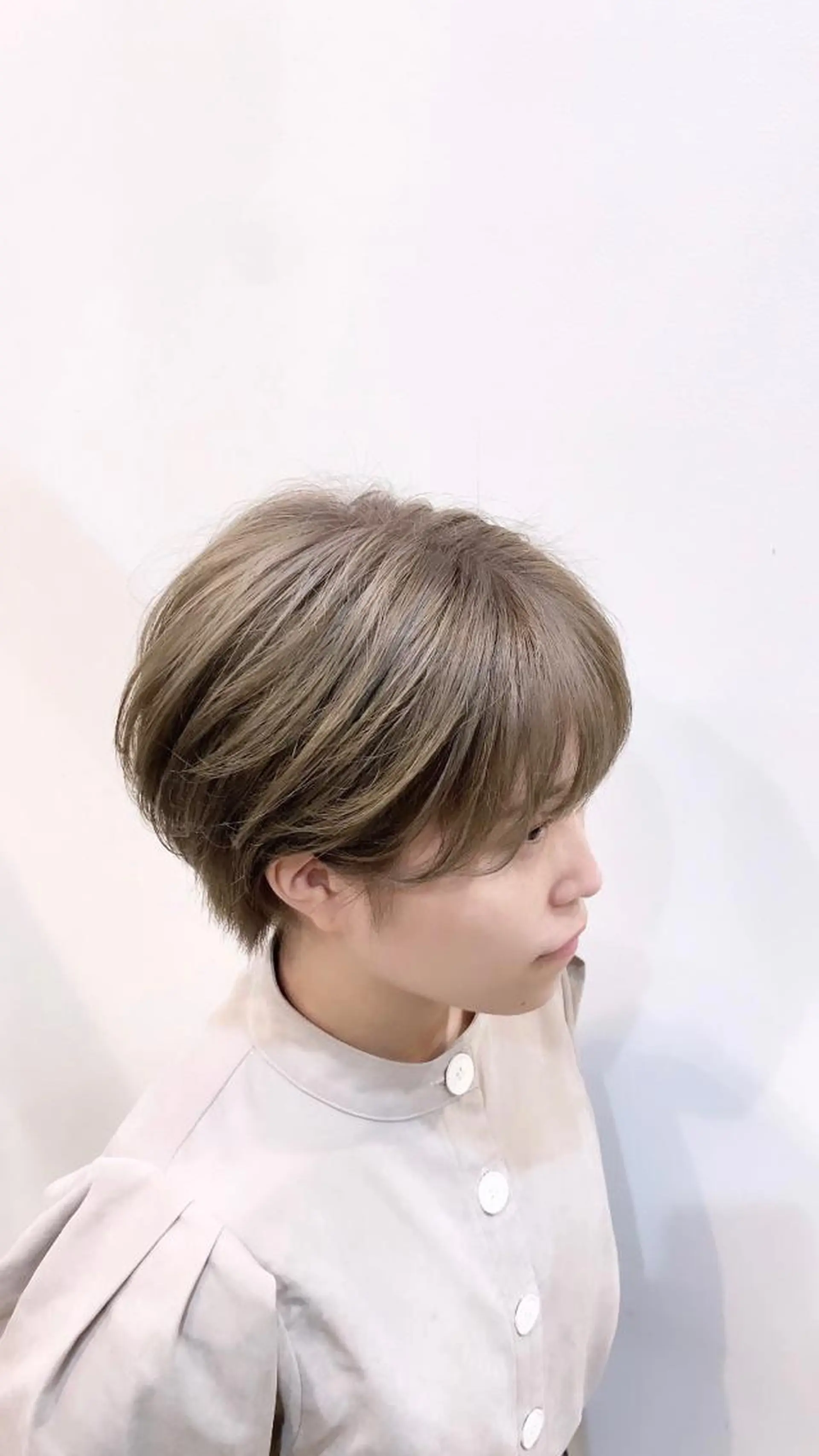 ショート リサ tonieのヘアスタイル