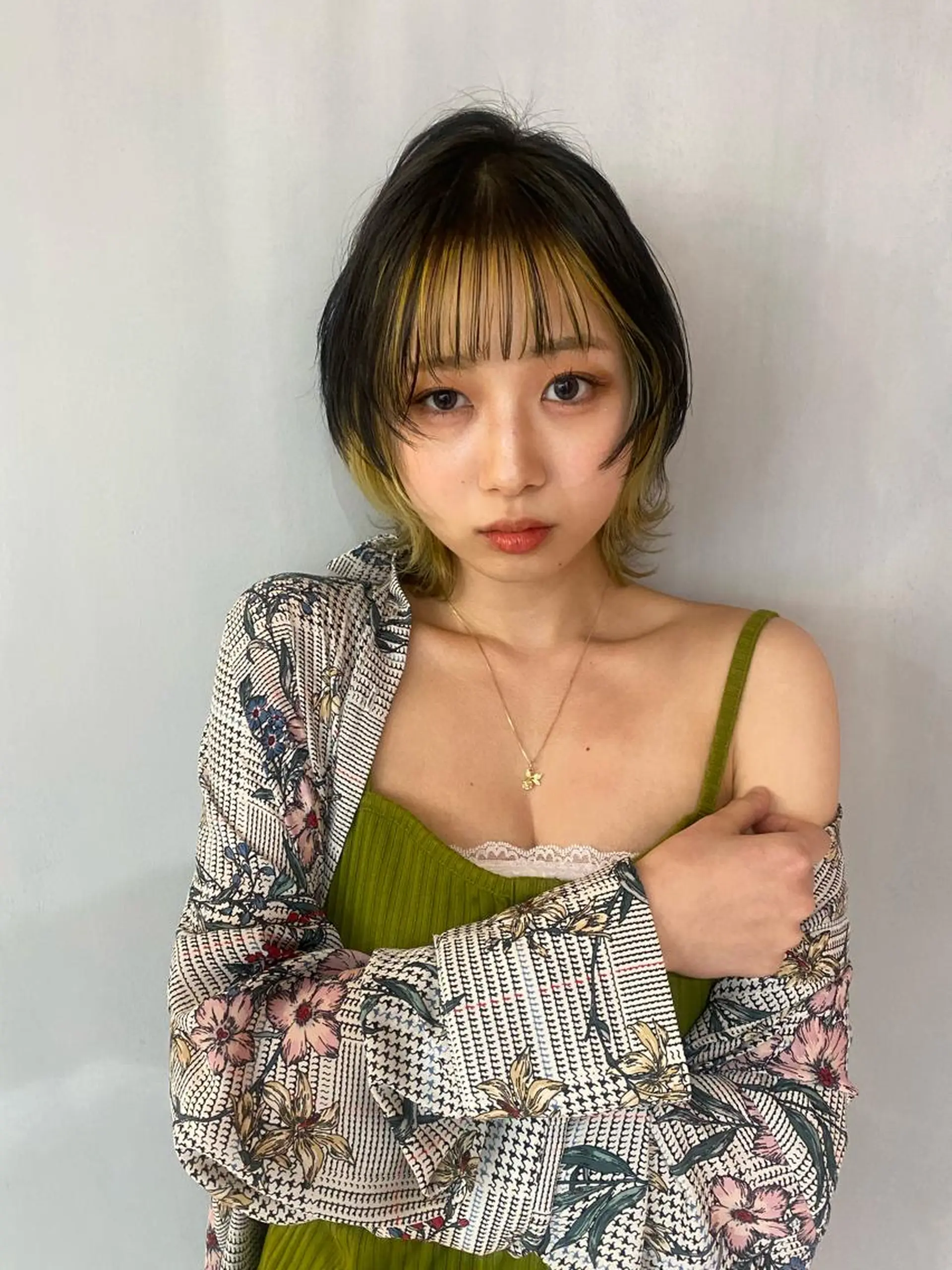 ショート カラー ツートーンカラー ヘアカラー TAI透明カラー 柔らかい縮毛矯正のヘアスタイル