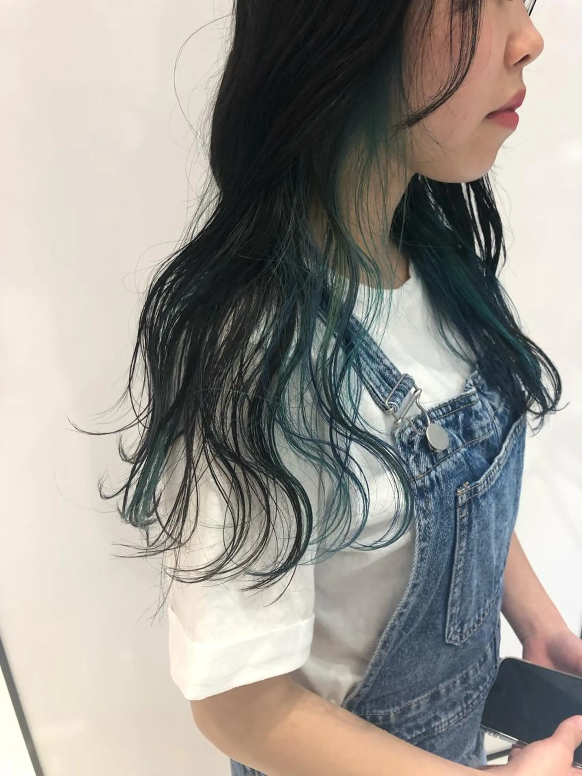 ロング カラー ブリーチ ブルーカラー 相川 愛実のヘアスタイル